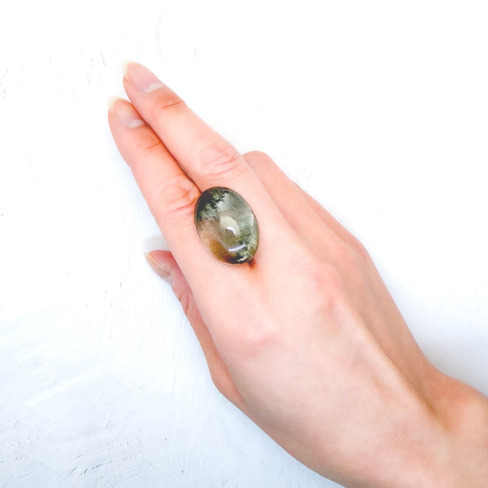 プラチナクォーツ ブラジル産 38.08ct / 25.8x18.5mm前後 [260131609]