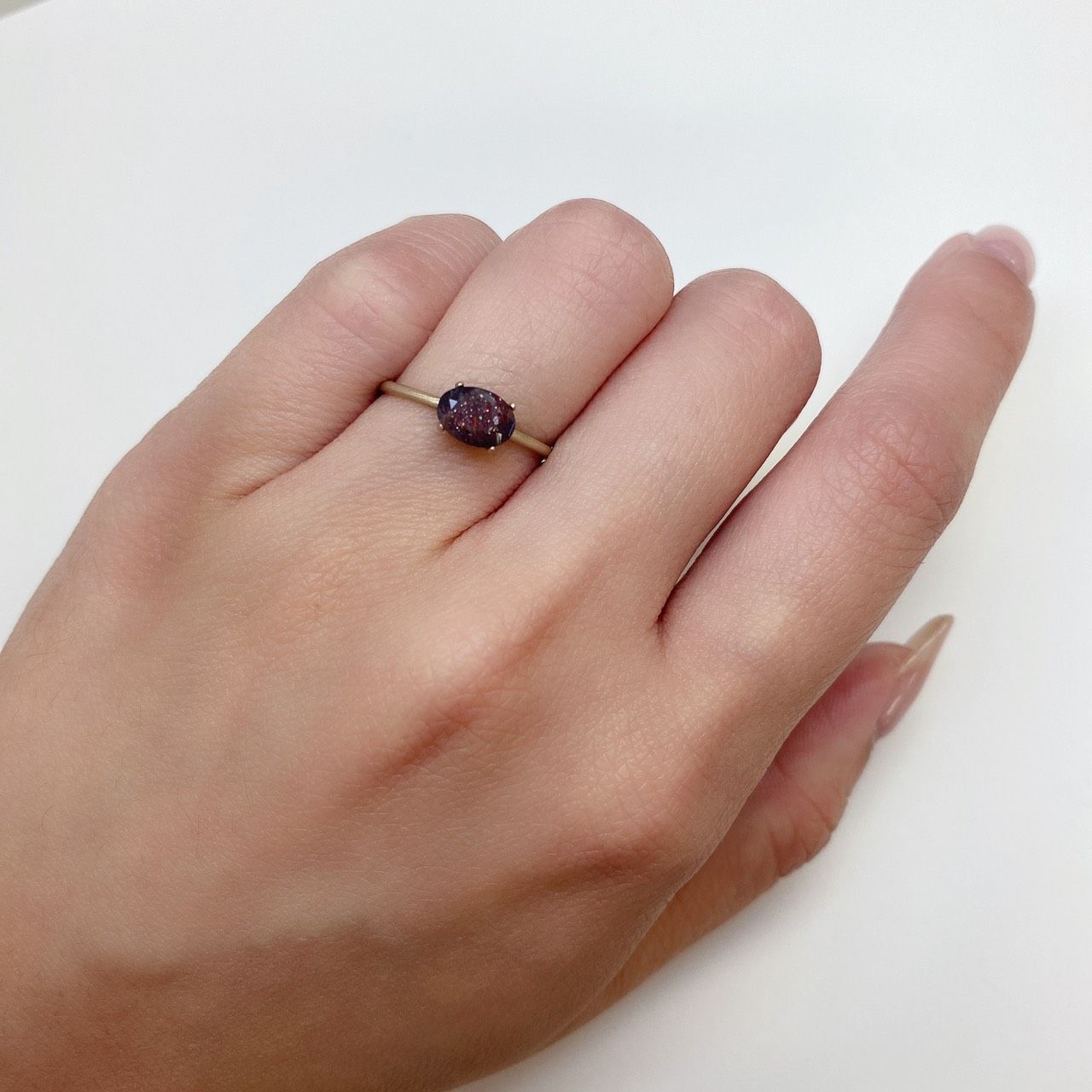 ブラッドショットアイオライト インド産 ルース 0.68ct[210611115]7.1×5.1mm前後