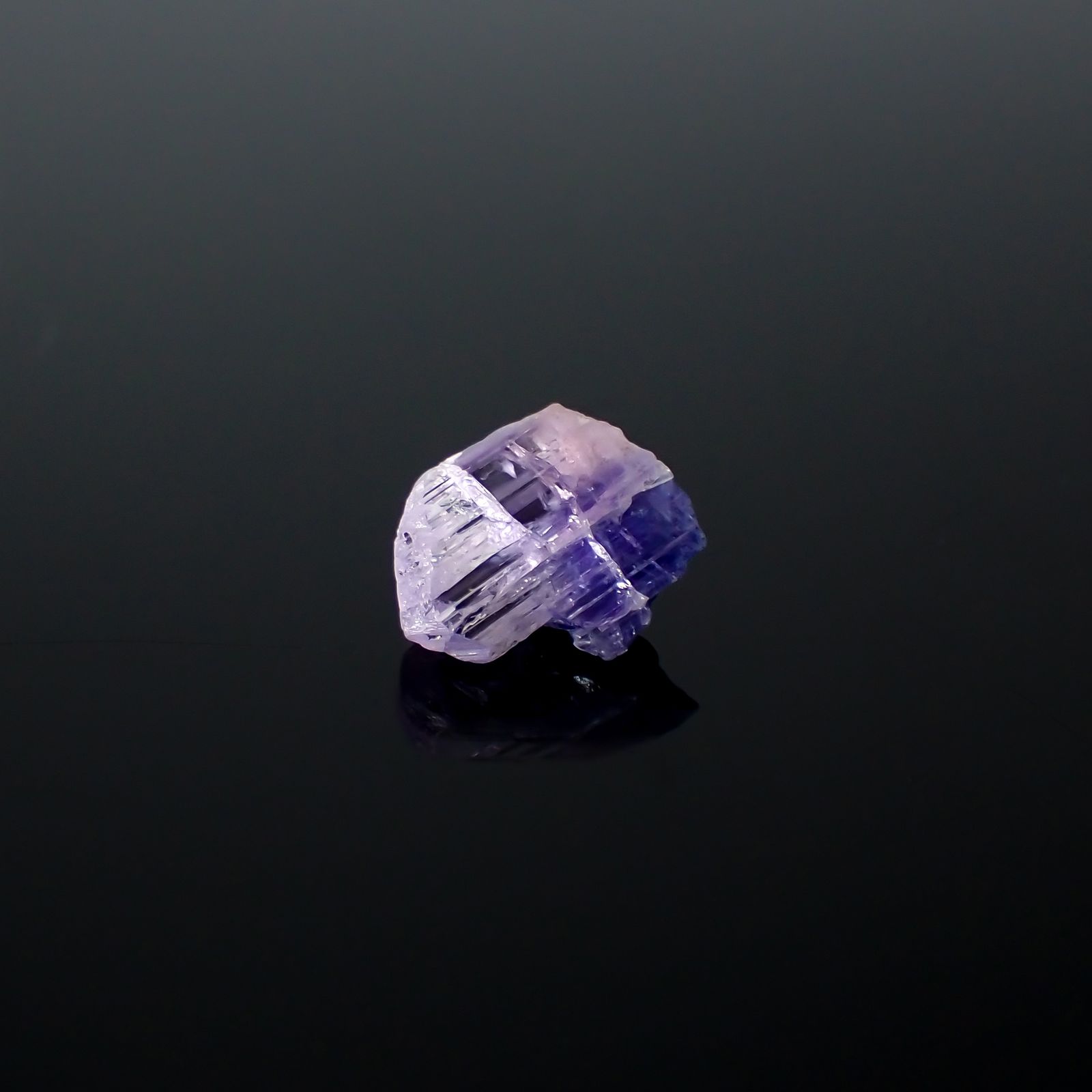 バイカラータンザナイト 原石 タンザニア産 4.24ct[231224987]12.6x9.9mm前後
