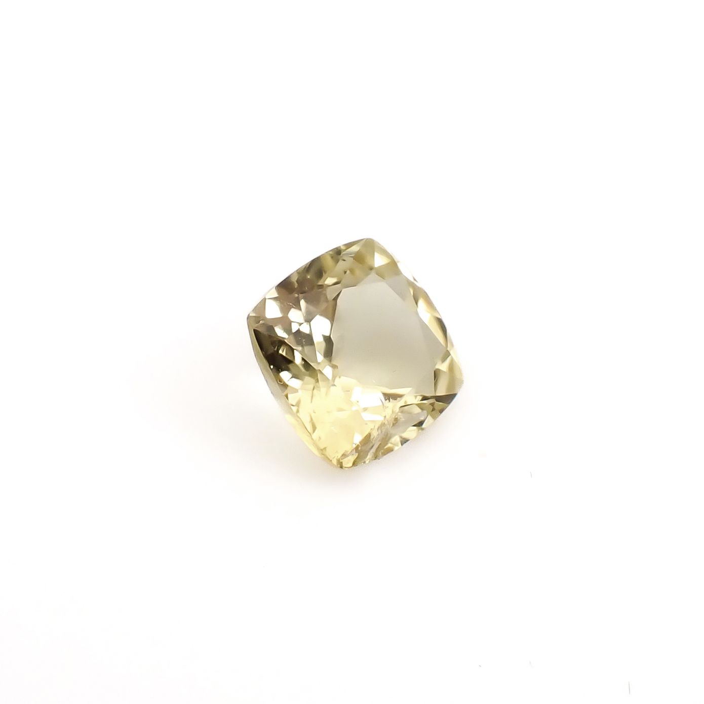 イエロートルマリン モザンビーク/コンゴ産 1.39ct / 7.1x7mm前後 [260933190]