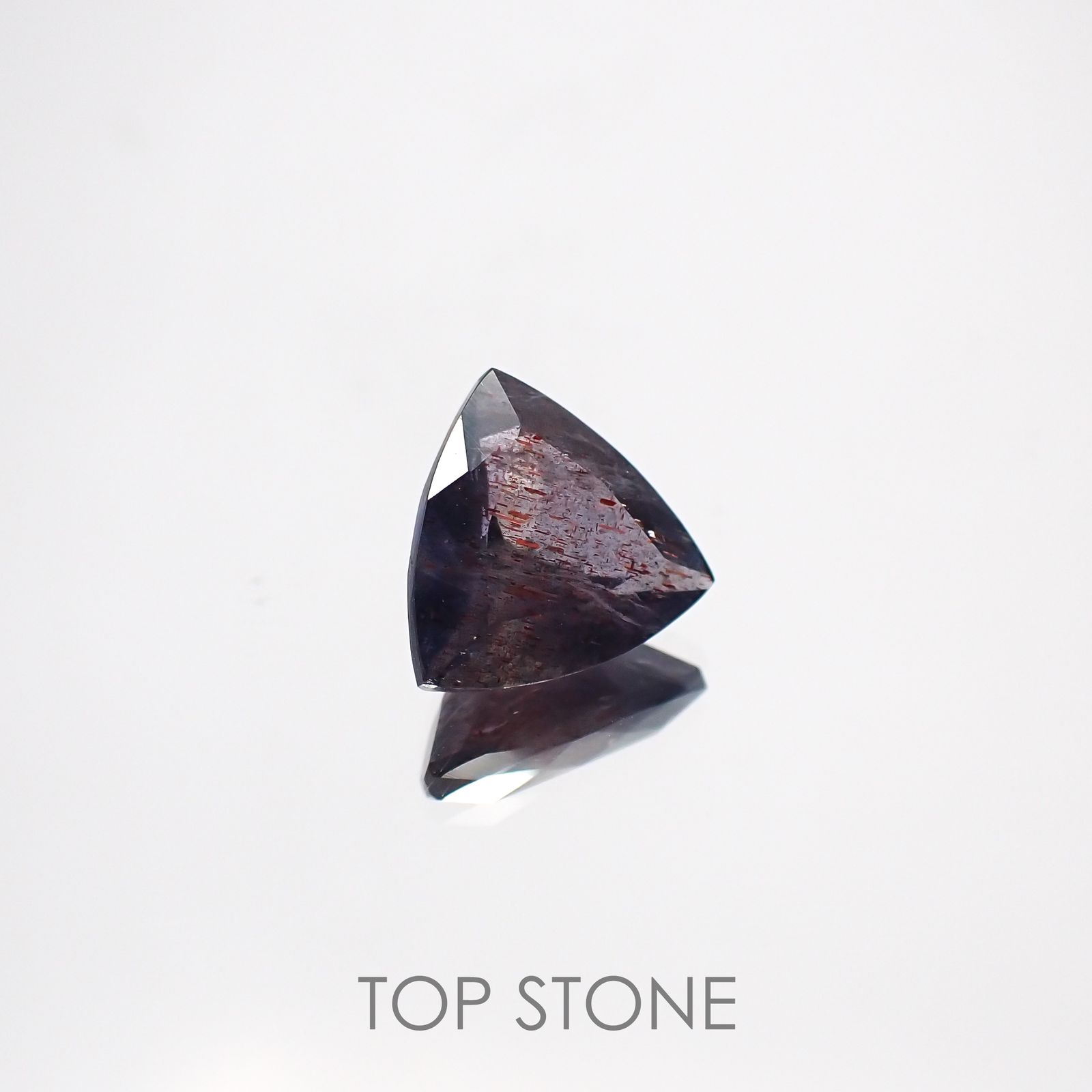ブラッドショットアイオライト インド産 ルース 1.66ct[210611112]8.3×8.7mm前後