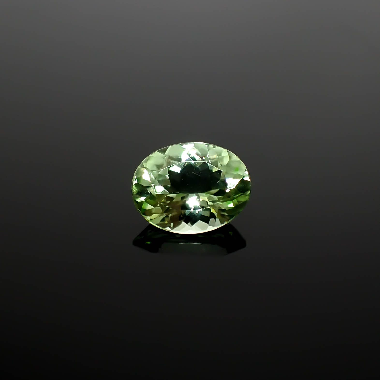 ペリドット(宝石名ペリドット)パキスタン/ノルウェー産 1.248ct ソ付(彩珠)[240728516]8x6.2mm前後