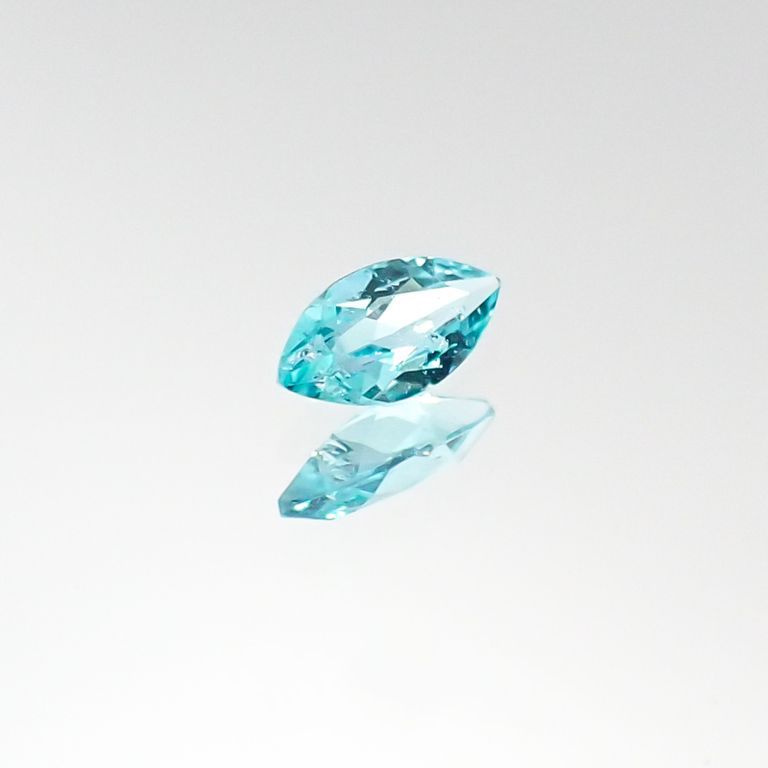 パライバトルマリン(宝石名トルマリン/別名パライバ・トルマリン) ブラジル・パライバ州バターリャ鉱山産 0.063ct 識別済[20095309]4×2mm前後