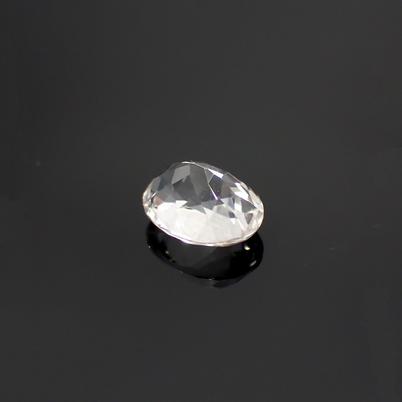 カラーレススポジュミン(宝石名ホワイト・スポジュミン) ブラジル産 2.91ct 識別済[210812622]9.8×7.6mm前後