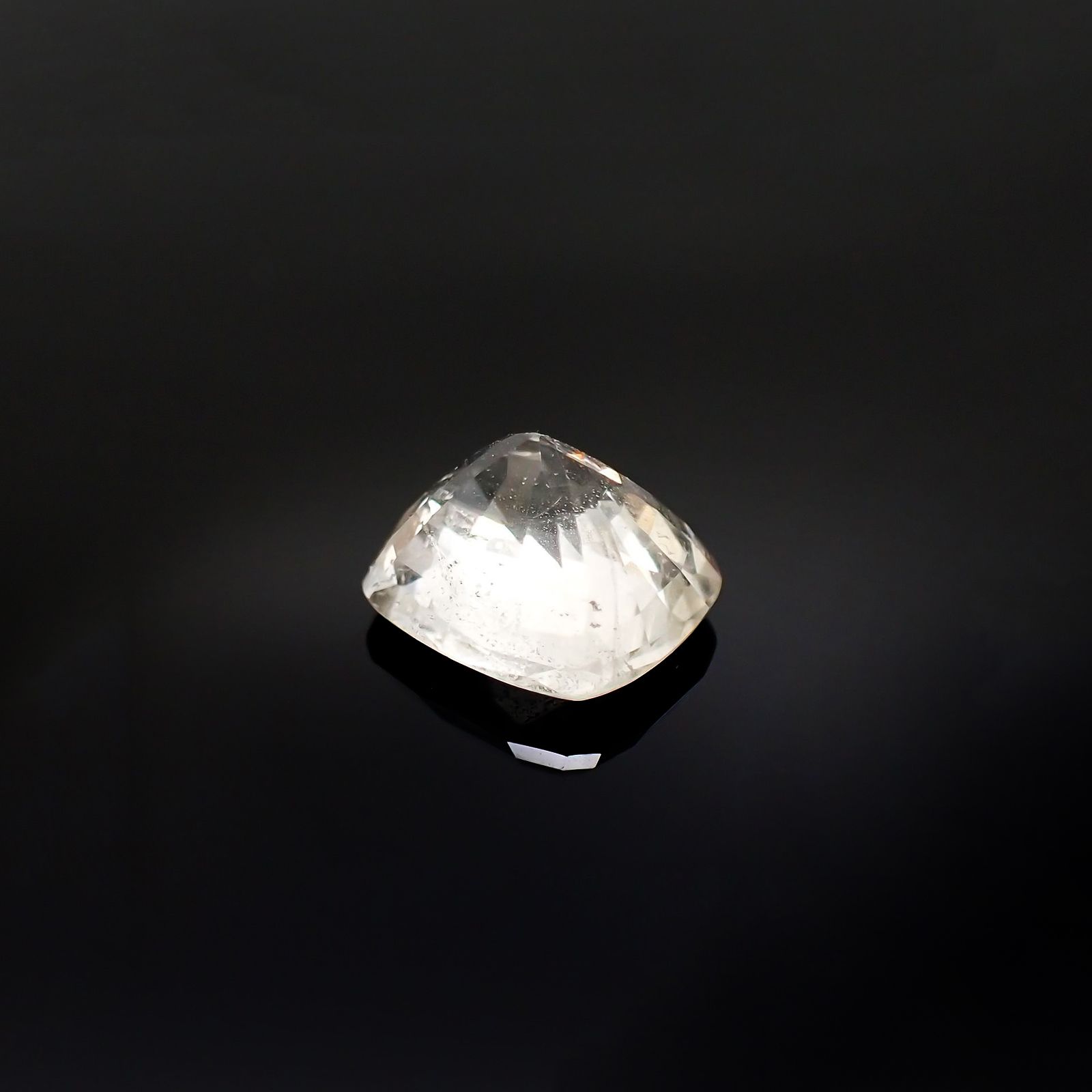ジェレメジェバイト(宝石名エレメージェバイト) ビルマ産 ソ付(彩珠) 2.583ct / 7.5×8.6mm前後 [19111877]