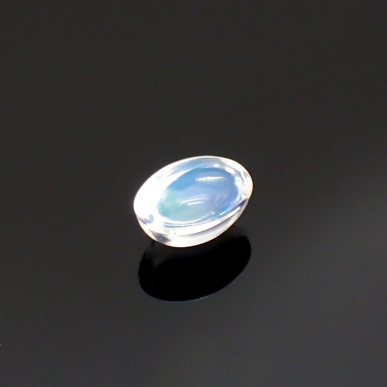 レインボームーンストーン(宝石名アンデシン)インド・タミルナードゥ州産 0.79ct 識別済[220515821]6.7x5.1mm前後