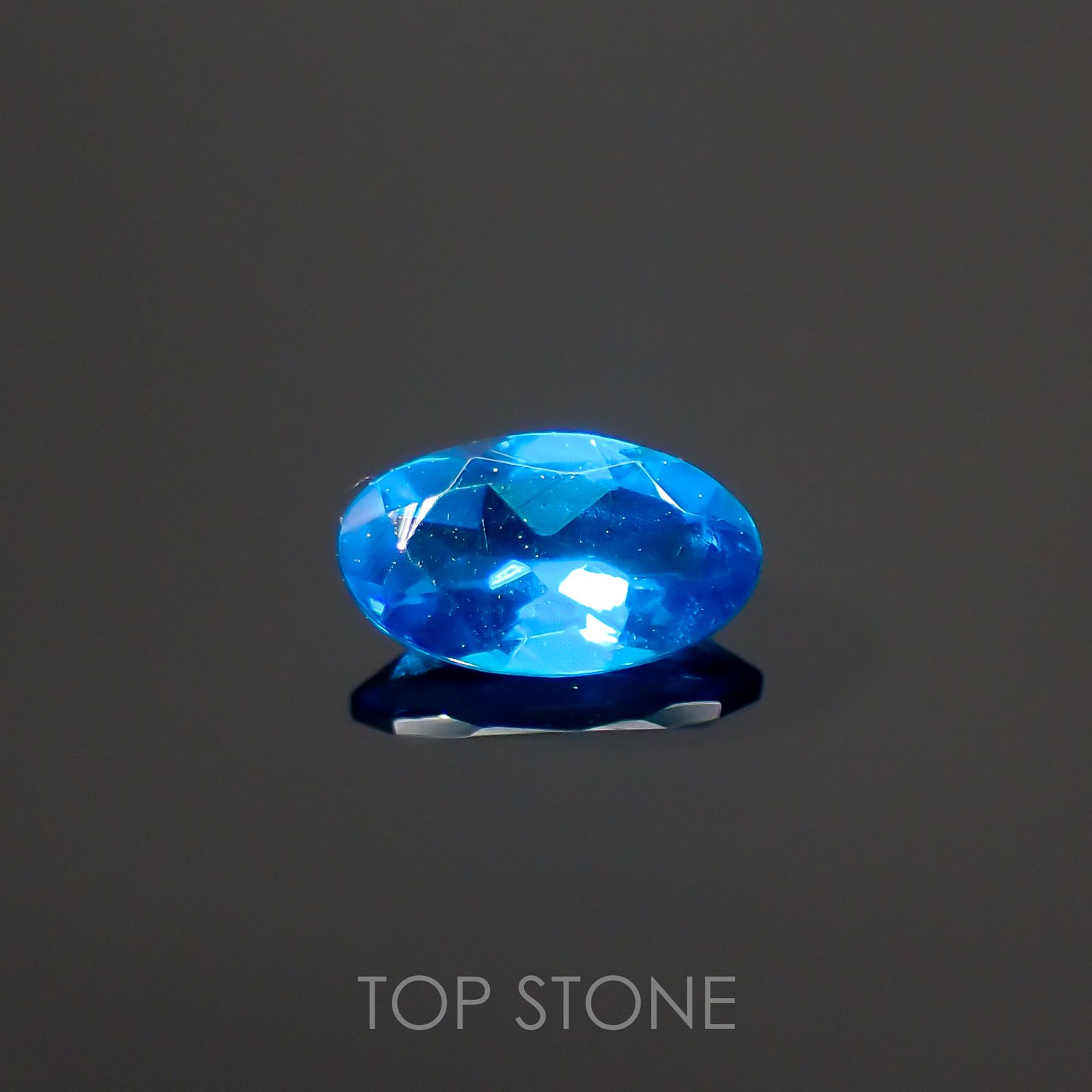 ネオンブルーアパタイト(宝石名アパタイト) ブラジル産 0.20ct 識別済[210712564]5×2.8mm前後