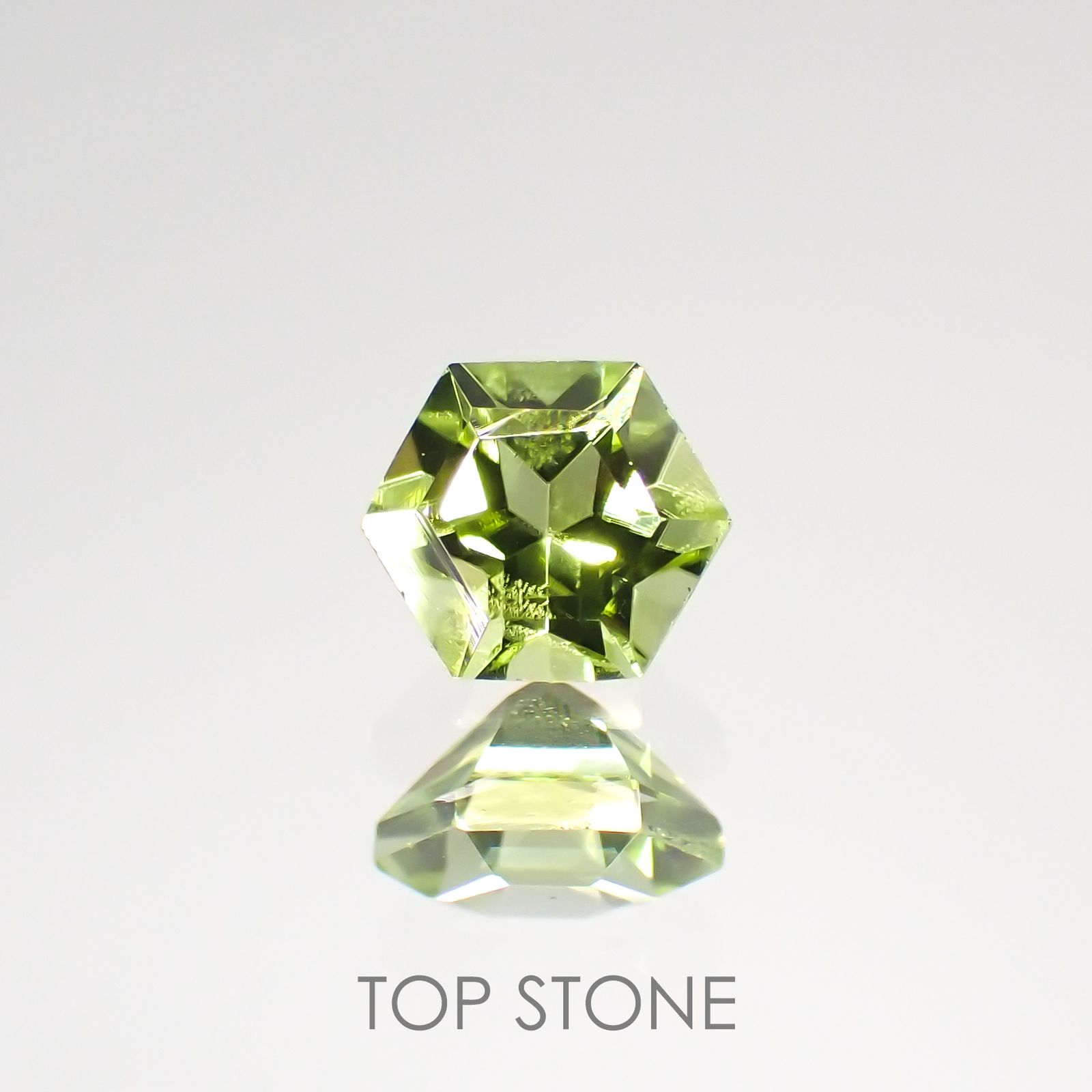 ◇ヘキサゴンカット◇ペリドット(宝石名ペリドット) パキスタン産 0.36ct 識別済[210813095]4×4mm前後