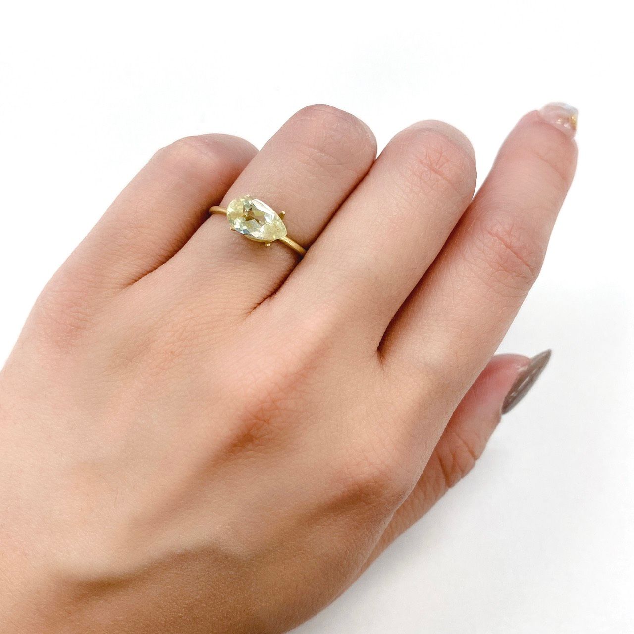 ブラジリアナイト(宝石名ブラジリアナイト) ブラジル産 1.22ct 識別済[210510750]9.5×5.6mm前後