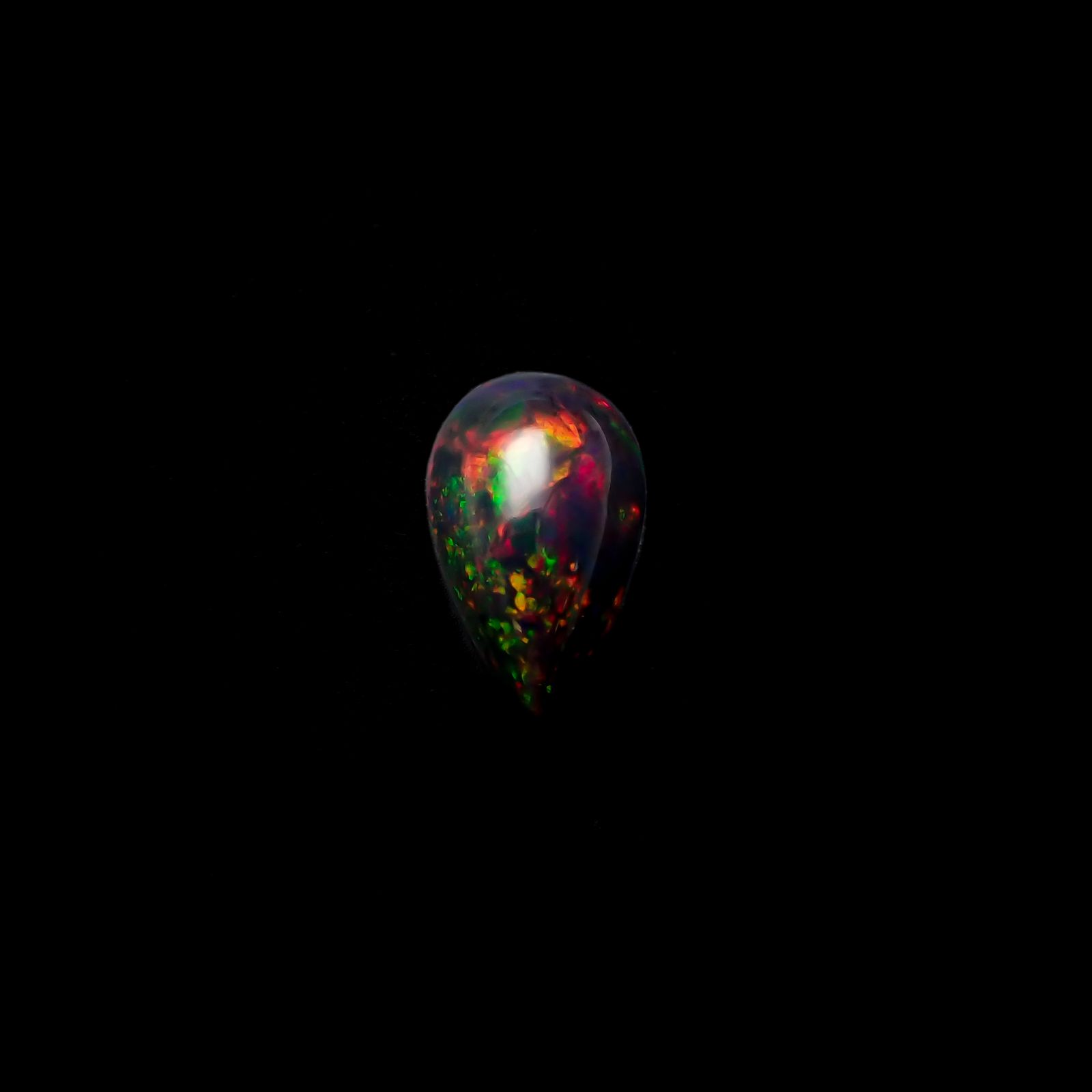 ブラックオパール(宝石名オパール/加熱処理)エチオピア産 4.68ct 識別済[240326537]16.3x10.1mm前後