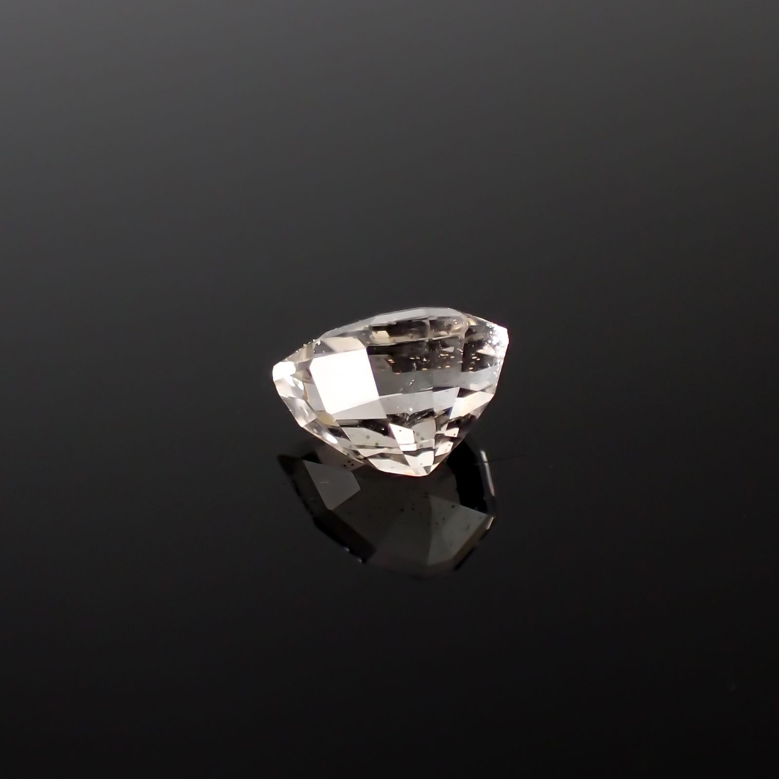 ◇カスタムカット◇ティンカーベルクォーツ ブラジル産 1.24ct[240125453]8x5.7mm前後