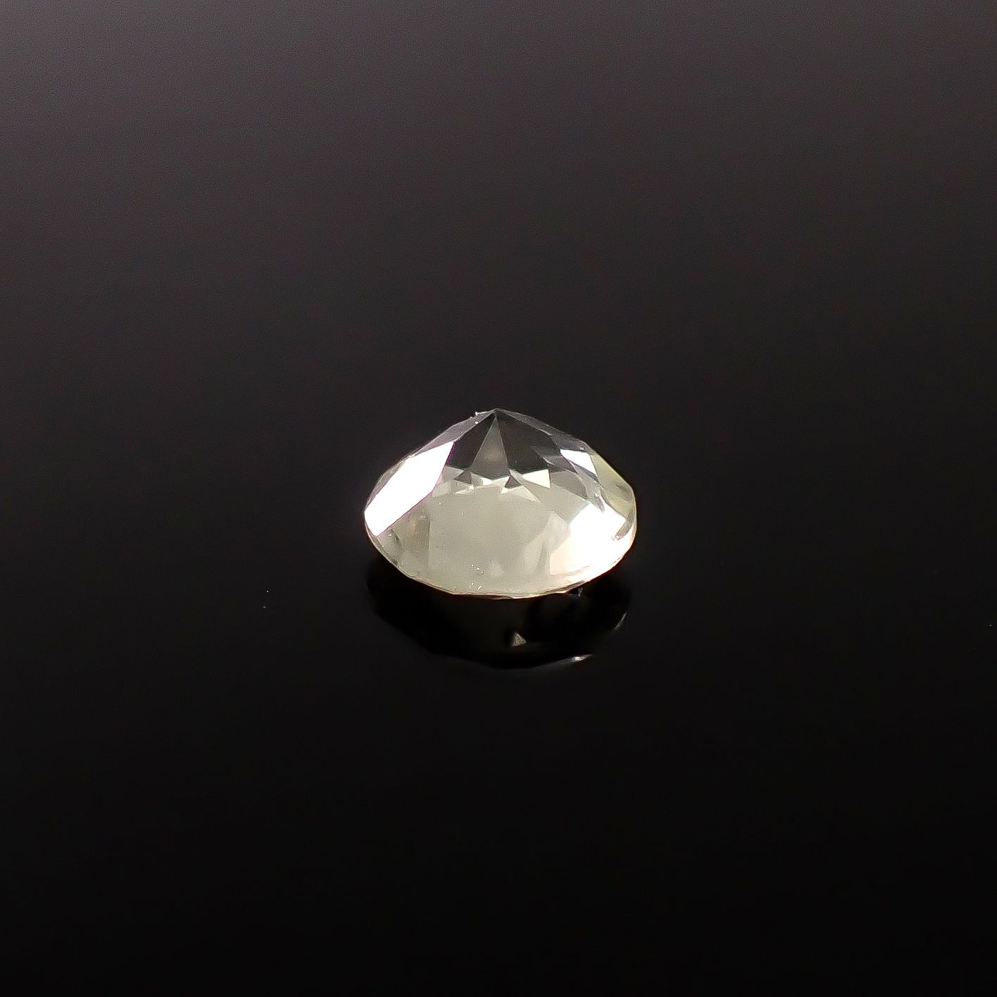 ブラジリアナイト(宝石名ブラジリアナイト)ブラジル産 識別済 0.55ct / 5.4x5.2mm前後 [260131494]