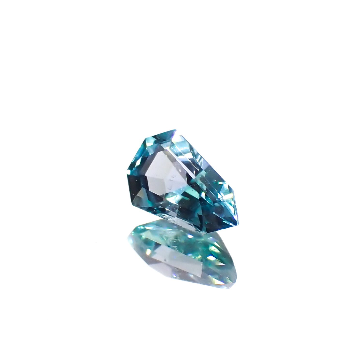 ◇カスタムカット◇ブルーコーネルピン タンザニア産 0.36ct[231224501]5.9x3.7mm前後