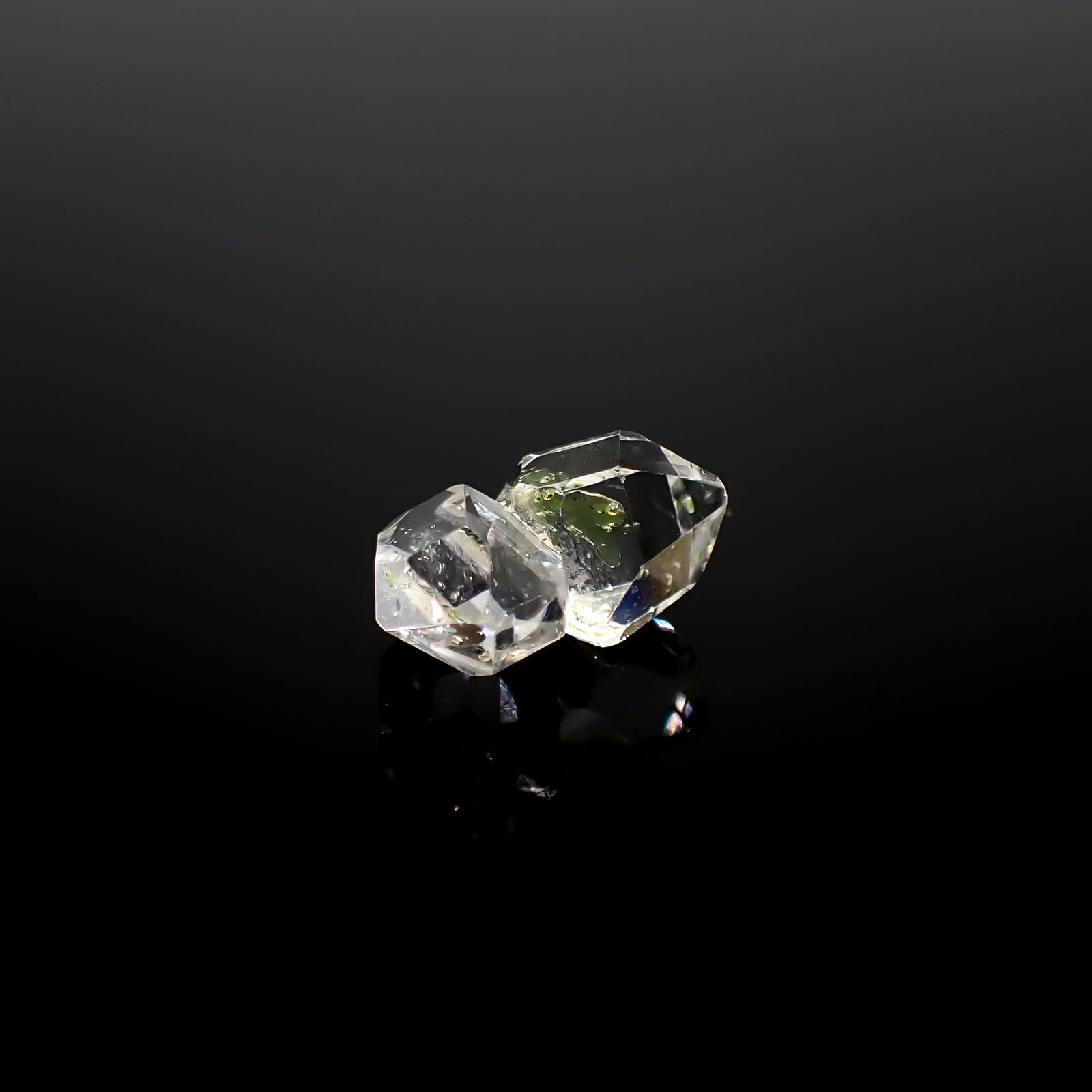 オイルインクォーツ原石 パキスタン産 3.68ct[240828662]12.4x10.4mm前後