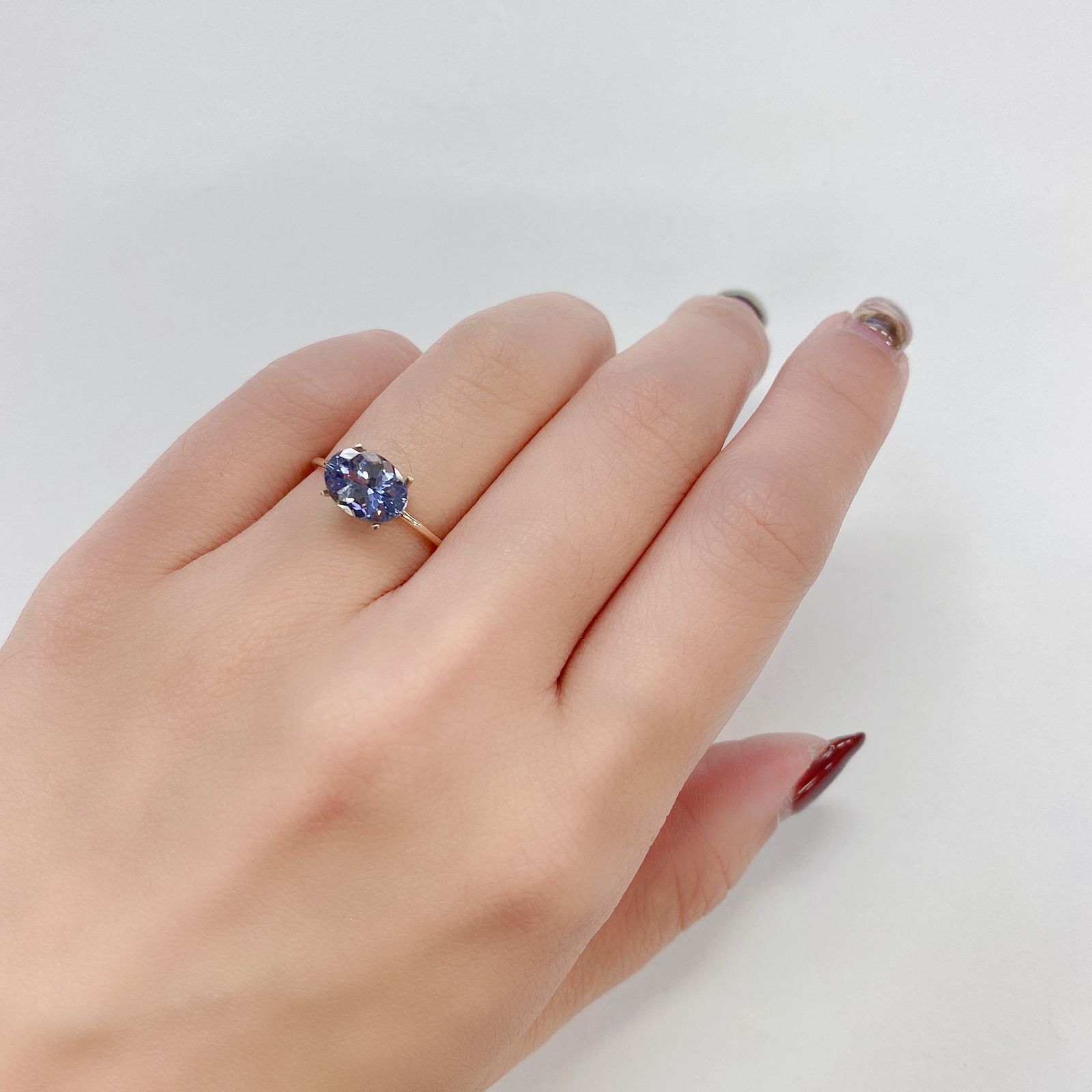 バイカラータンザナイト(宝石名タンザナイト) タンザニア産 1.822ct ソ付(彩珠)[210711826]8.7×6.5mm前後