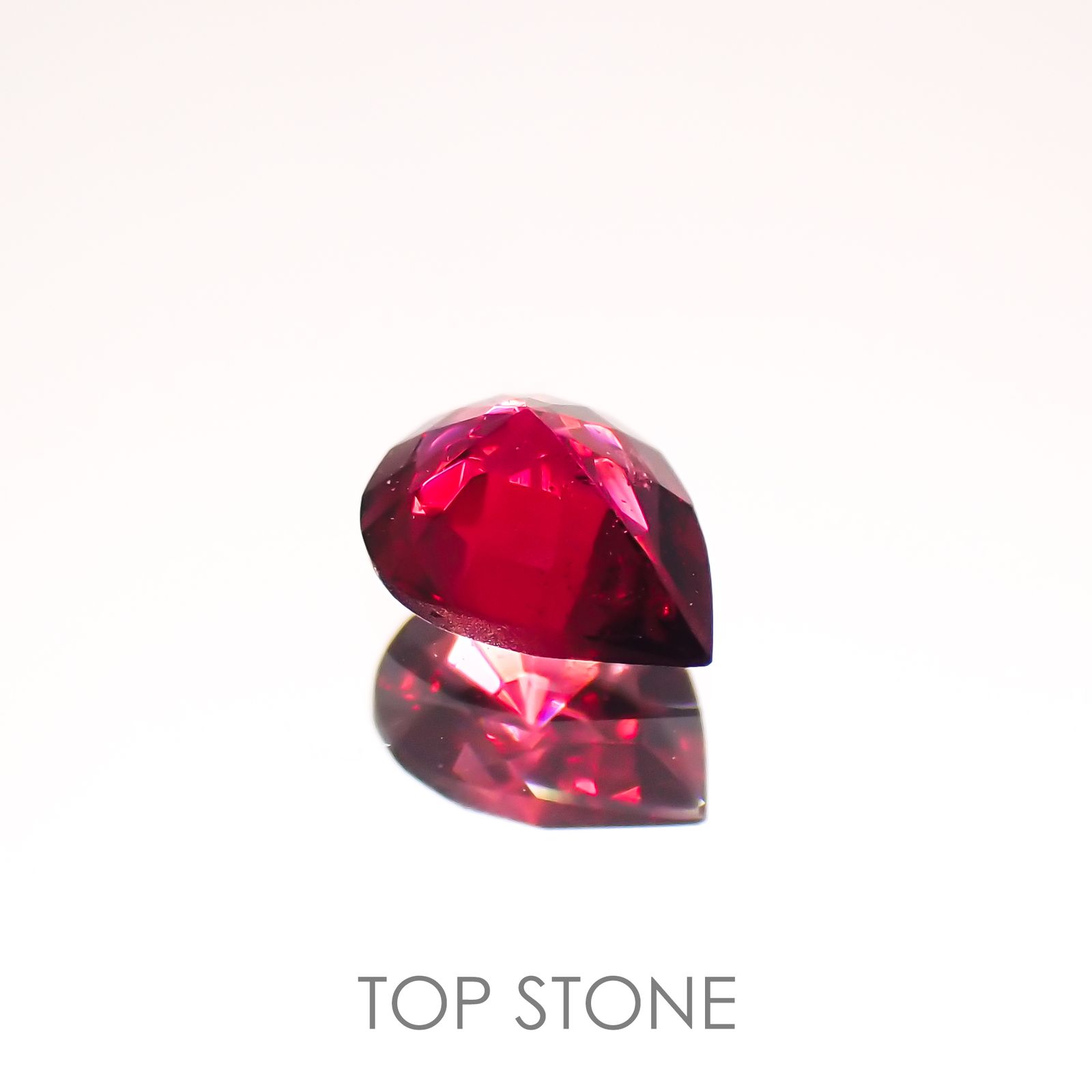 レッドスピネル(宝石名レッド・スピネル)タンザニア産 0.27ct 識別済[220114331]4.8x3.7mm前後