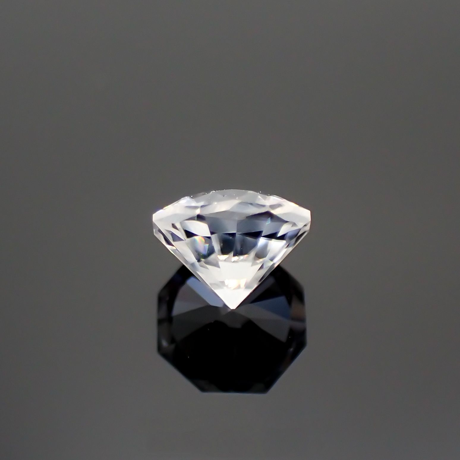 ◇オクタゴンカット◇カラーレスジルコン(宝石名ホワイト・ジルコン)スリランカ/カンボジア産 0.85ct 識別済[240214286]4.9x4.9mm前後