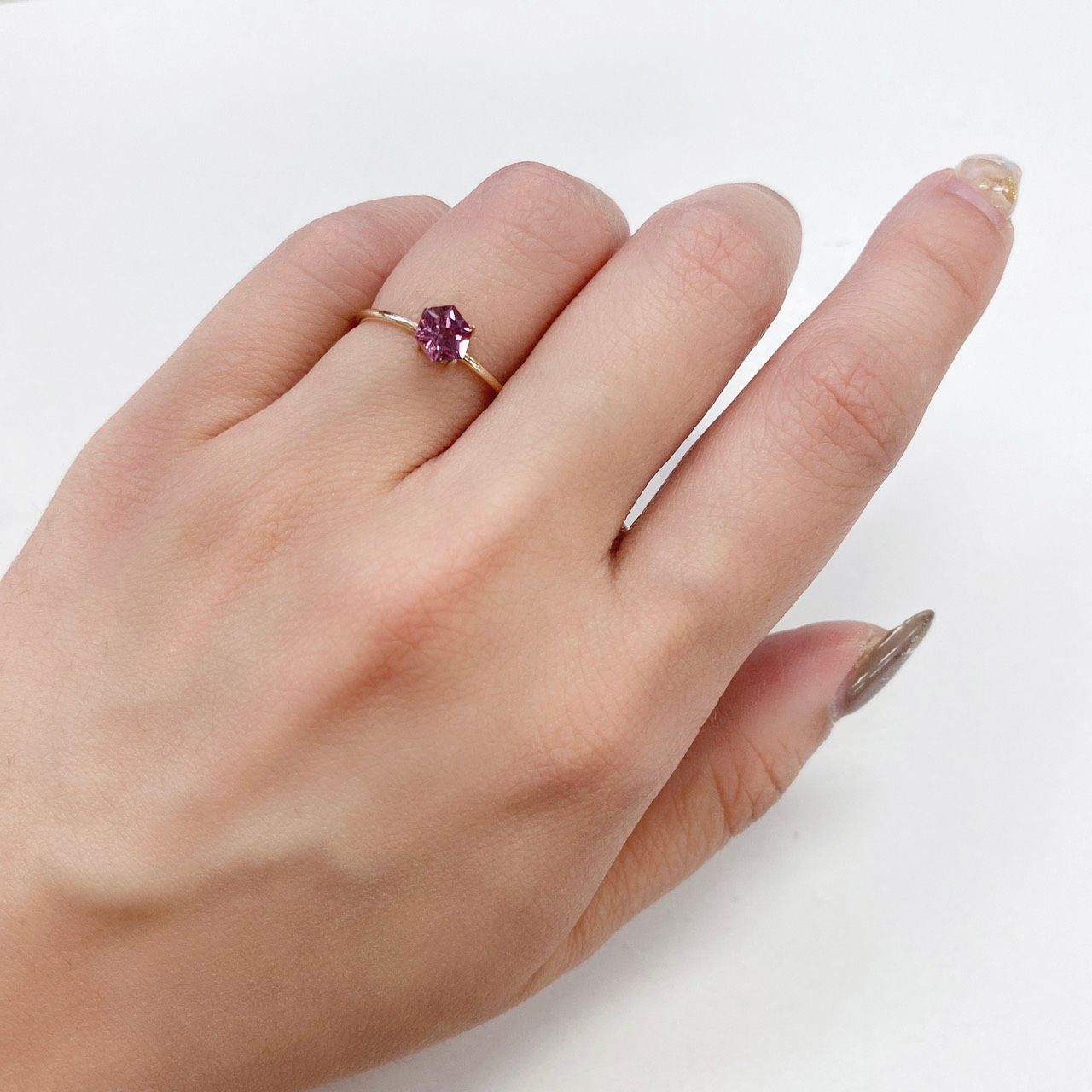 ◇ヘキサゴンカット◇マラヤガーネットSA(宝石名ガーネット) タンザニア産 0.76ct 識別済[210611029]5×5mm前後