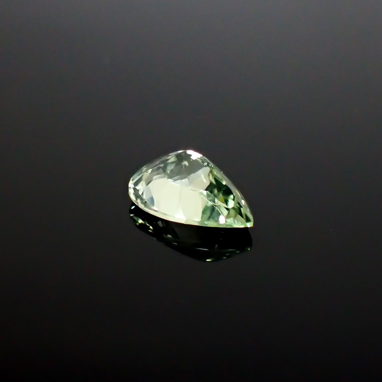 バナジウムクリソベリル(宝石名クリソベリル)マダガスカル産 1.422ct ソ付(日独)[250330092]8.95x5.95mm前後