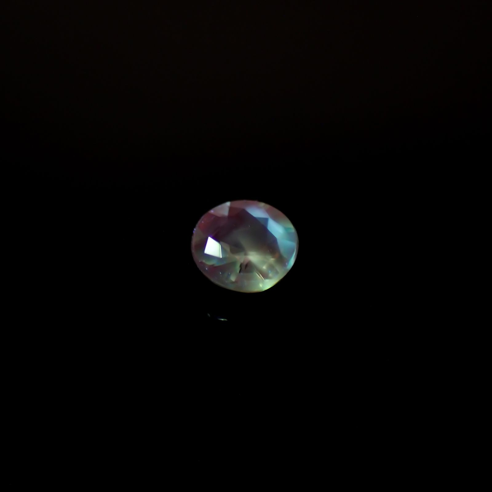 アレキサンドライトキャッツアイ ブラジル産/EmeraldMains社製 0.062ct[240527607]2.7x2.7mm前後