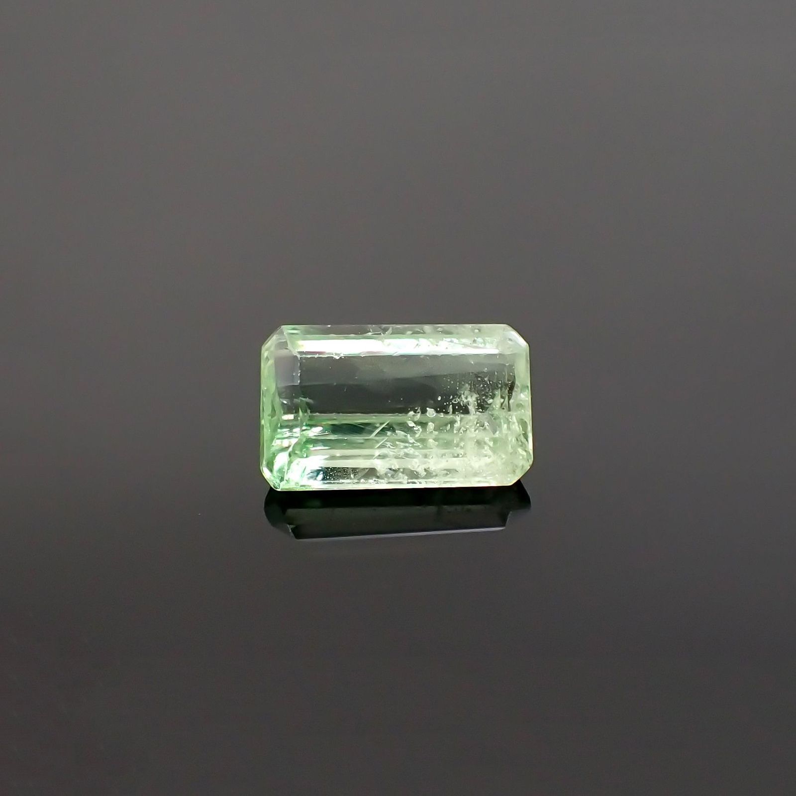 バイカラーツァボライト(宝石名グリーン グロッシュラー・ガーネット) タンザニア産 識別済 1.24ct / 7.6x4.6mm前後 [210711913]