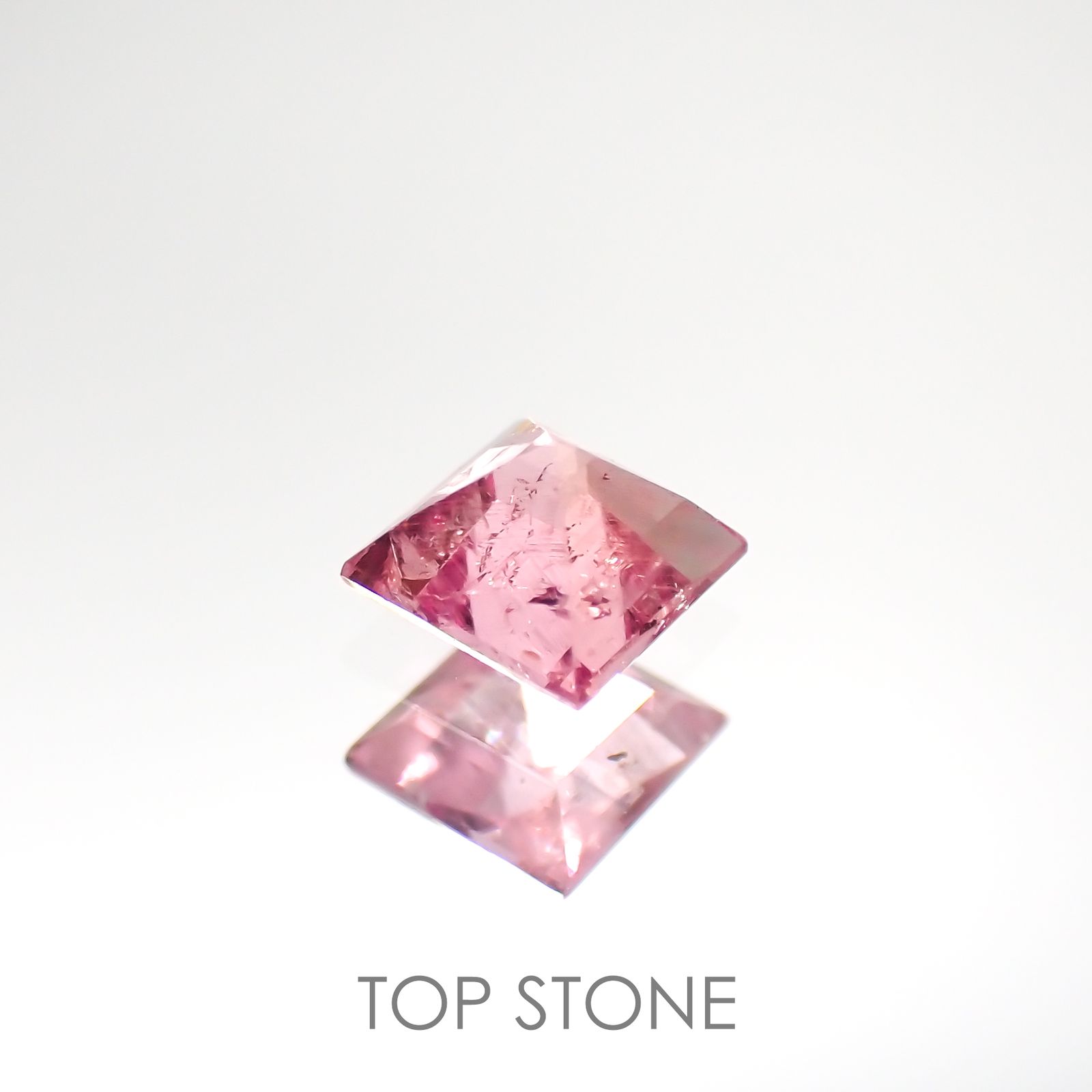 ペツォッタイト(ラズベリル)(宝石名ペツォッタイト) マダガスカル産 0.241ct ソ付(彩珠)[210812612]3.4×3.4mm前後