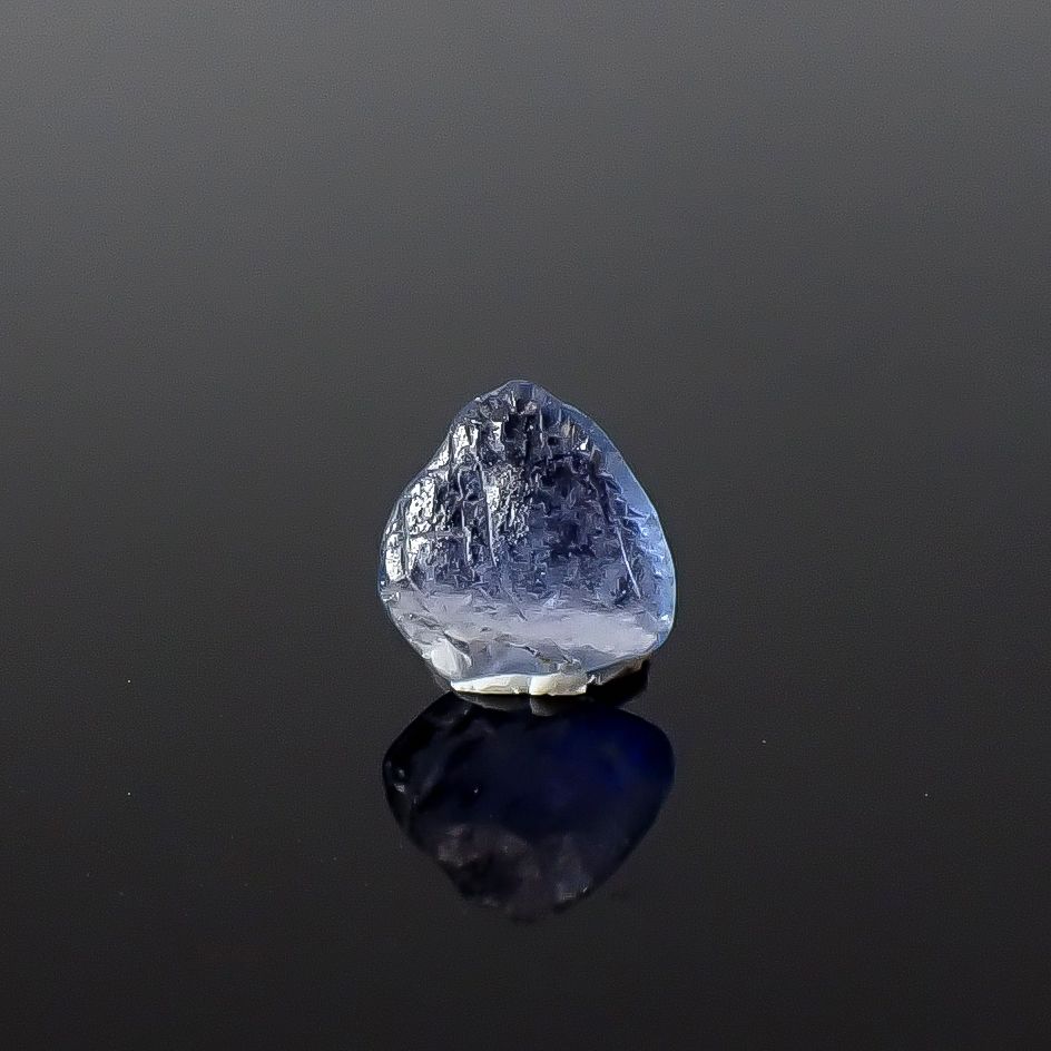 ヨーゴサファイア原石 アメリカ・モンタナ州ヨーゴ渓谷産 0.24ct / 4.9x4.6mm前後 [260431987]