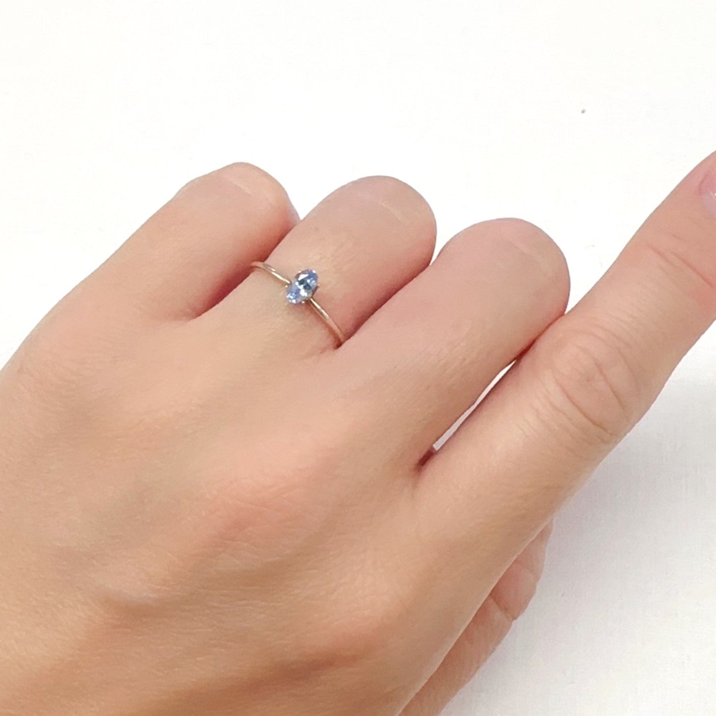 ベニトアイト アメリカ・カリフォルニア州産 0.26ct[240527394]5.1x3mm前後