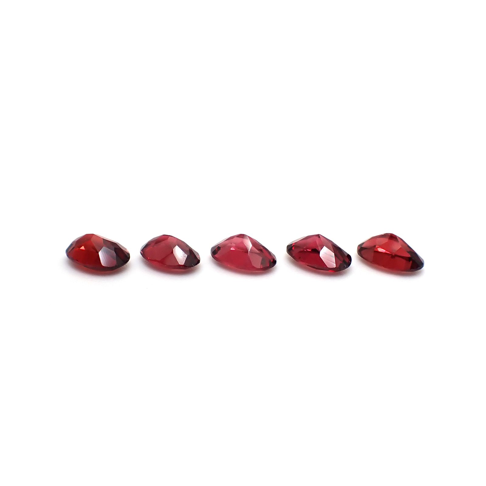 ◇ランダムセレクト◇パイロープアルマンディンガーネット モザンビーク産 約0.50ct / 6.1x4.1mm前後 [260532205-PAC]