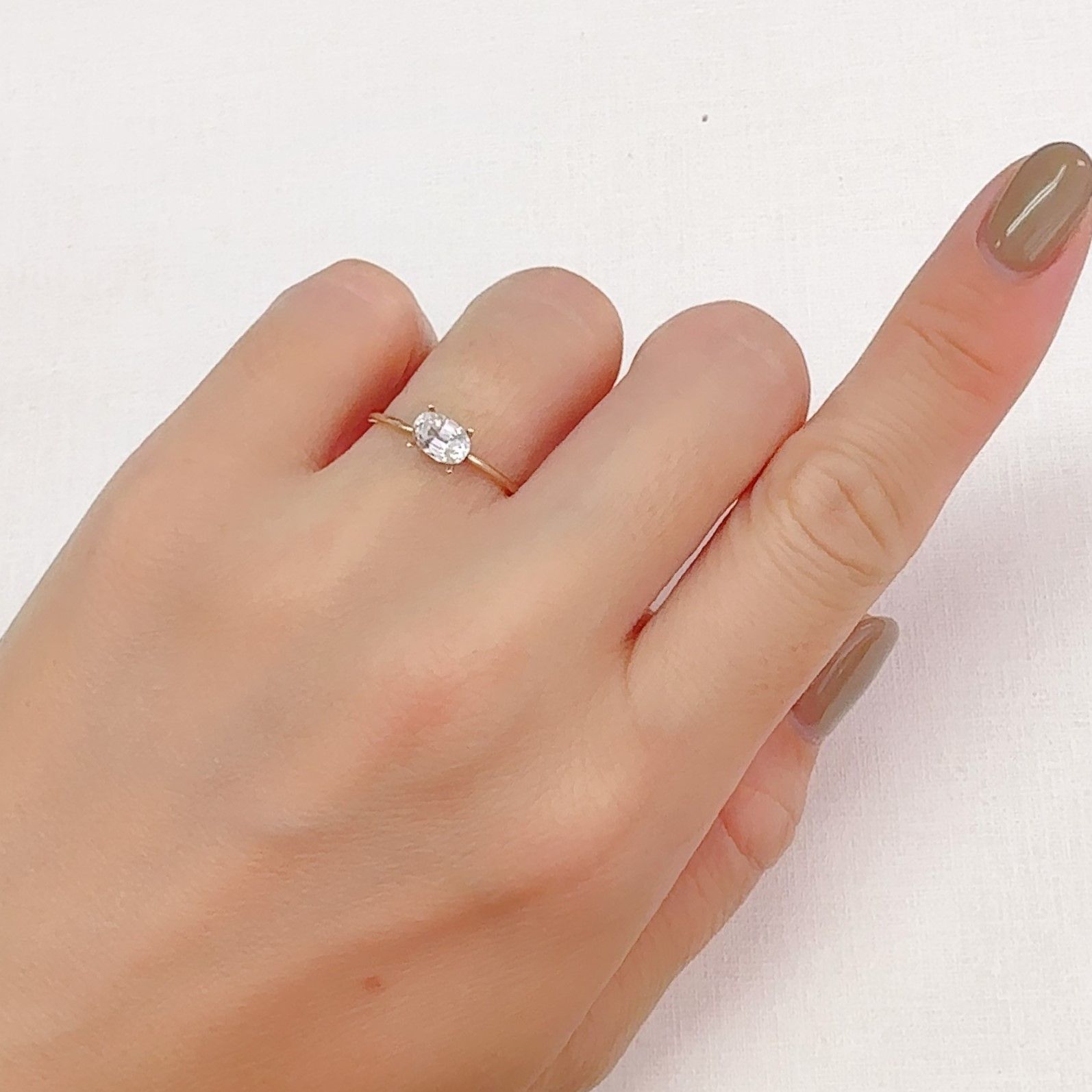 カラーレスジルコン(宝石名ジルコン)スリランカ/カンボジア産 0.80ct 識別済[240928896]6.1x4.1mm前後