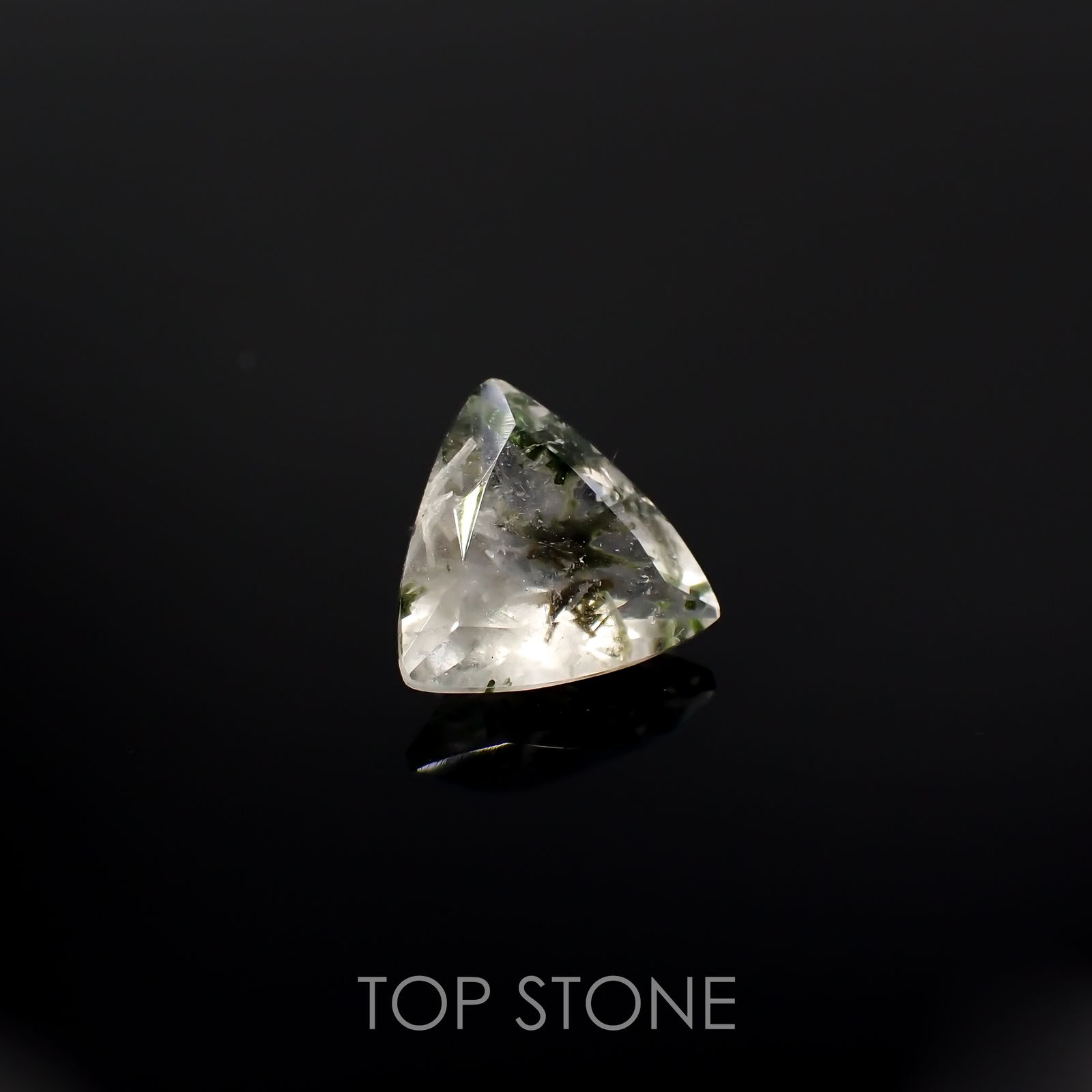 ヘデンベルジャイトインクォーツ インドネシア産 1.63ct[220917833]8.5x9.2mm前後
