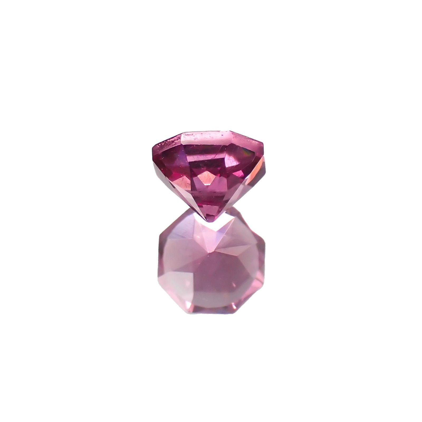 ◇オクタゴンカット◇カラーシフトマラヤガーネットSA(宝石名ガーネット)タンザニア産 0.41ct 識別済[221018206]4.1x4mm前後