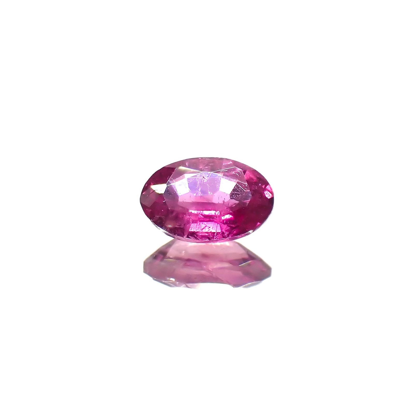 ウィンザーサファイア タンザニア・ウィンザー産 0.31ct / 4.9x3.1mm前後 [230421405]