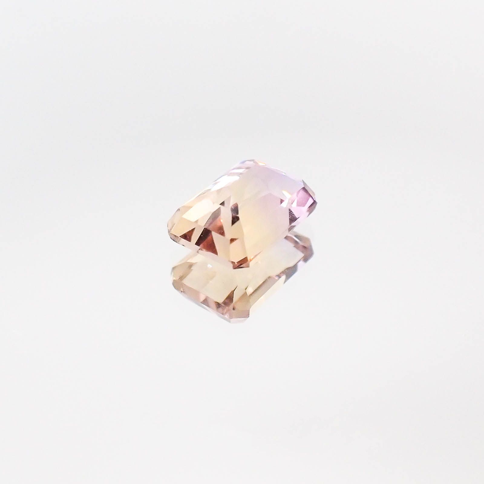 アメトリン(宝石名バイカラー・クォーツ/別名アメトリン)ボリビア産 1.26ct 識別済[231023882]7.6x5.6mm前後