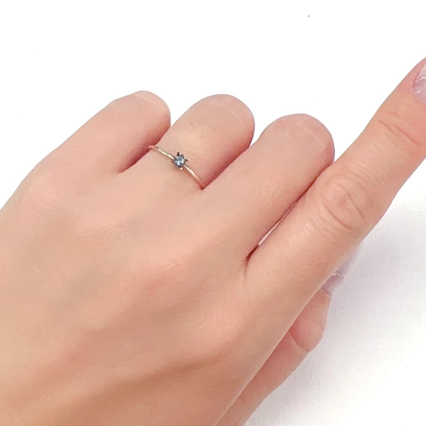 ◇プリンセスカット◇アレキサンドライト ブラジル産/EmeraldMains社製 0.096ct[240527595]2.5x2.5mm前後