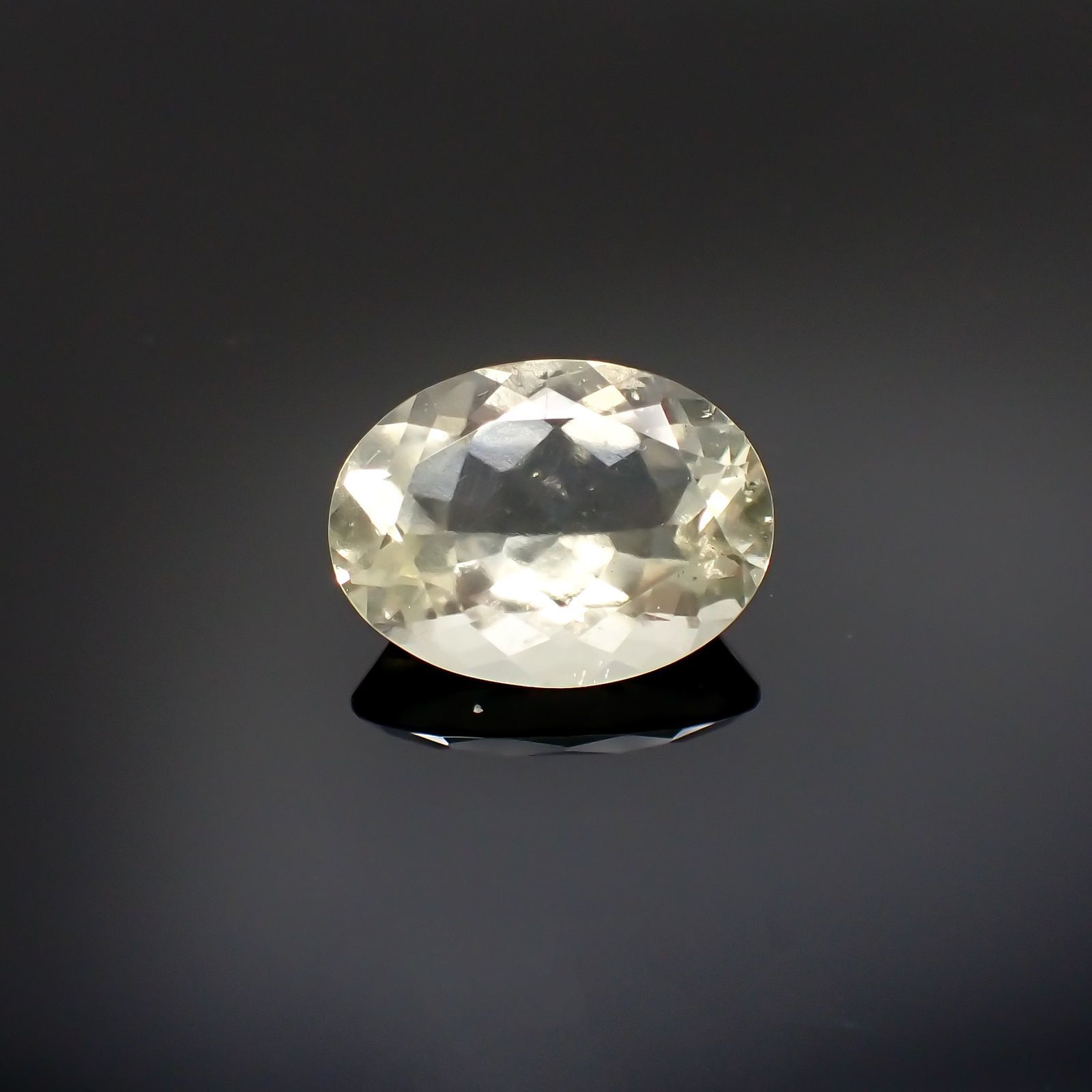 リビアングラス(宝石名インパクトガラス(衝撃溶融ガラス))発見地：エジプト・リビア砂漠 6.66ct 識別済[211213794]16.1x12mm前後