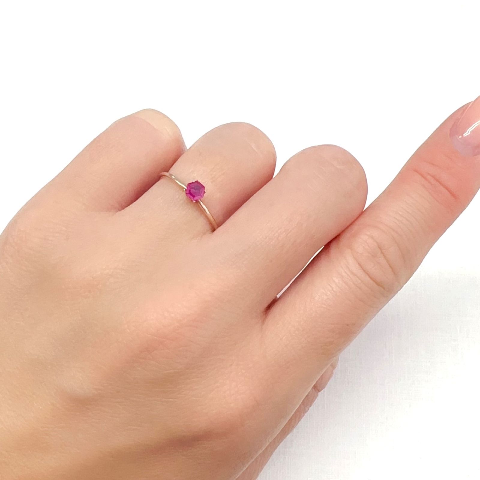 ◇ヘキサゴンカット◇ルビー 非加熱 モザンビーク産 0.18ct[240427107]3.5x3.5mm前後