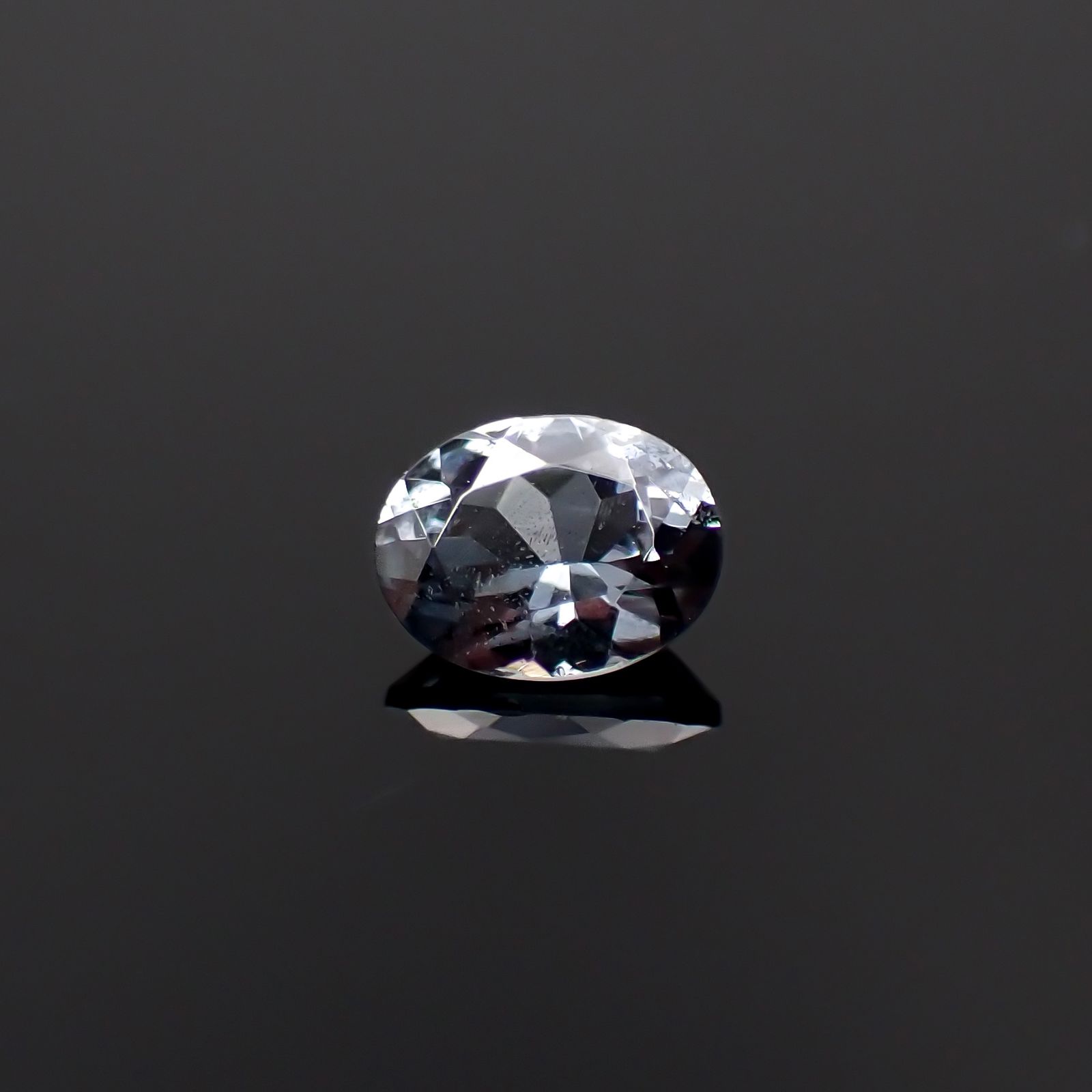 ベキリーブルーガーネット（カラーチェンジガーネット アレキタイプ） マダガスカル・ベキリー産 0.39ct[230923548]5.1x3.9mm前後