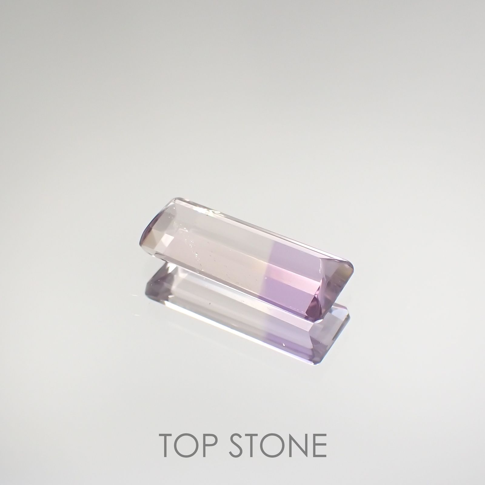 アワーグラスアメジスト(宝石名バイカラー・クォーツ) モロッコ産 2.04ct 識別済[210812319]13×5mm前後