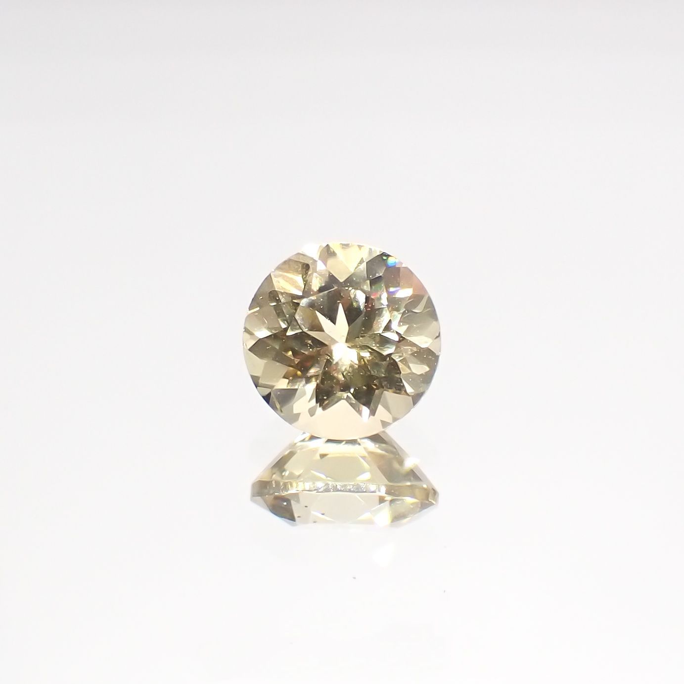 イエローベリル(宝石名イエロー・ベリル)ブラジル産 0.84ct 識別済[220515856]6.1x6.1mm前後
