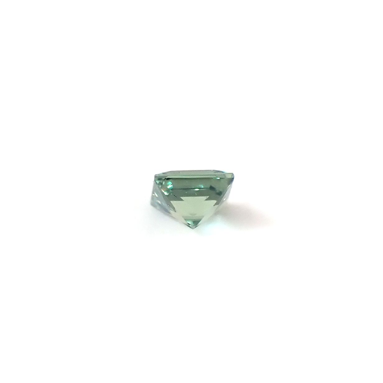 ◇プリンセスカット◇アレキサンドライト ブラジル産 EmeraldMains社製 0.11ct / 2.5x2.5mm前後 [260131578]