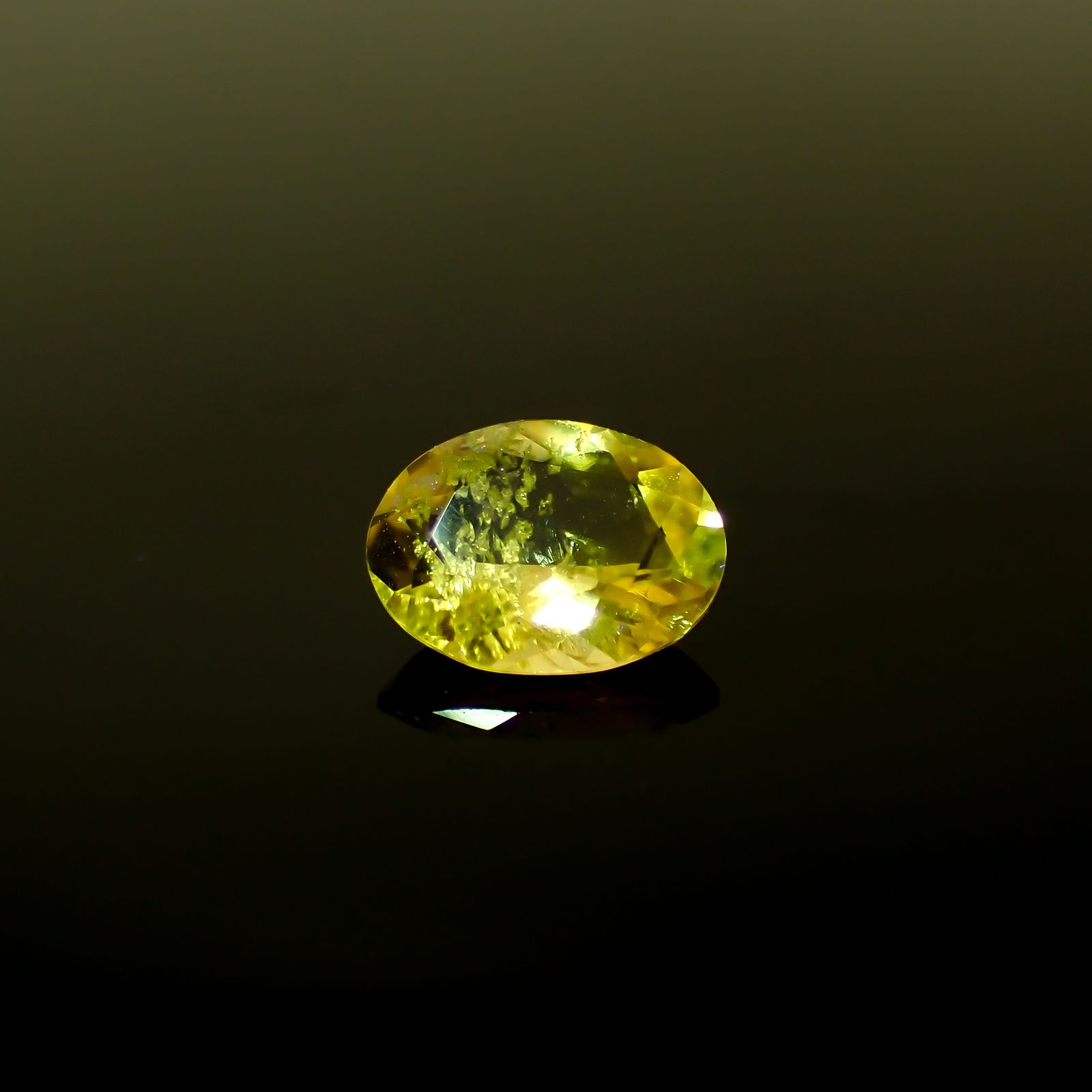 コンドロダイト(宝石名コンドロダイト)タンザニア産 1.234ct ソ付(彩珠)[231225226]8.2x6.2mm前後