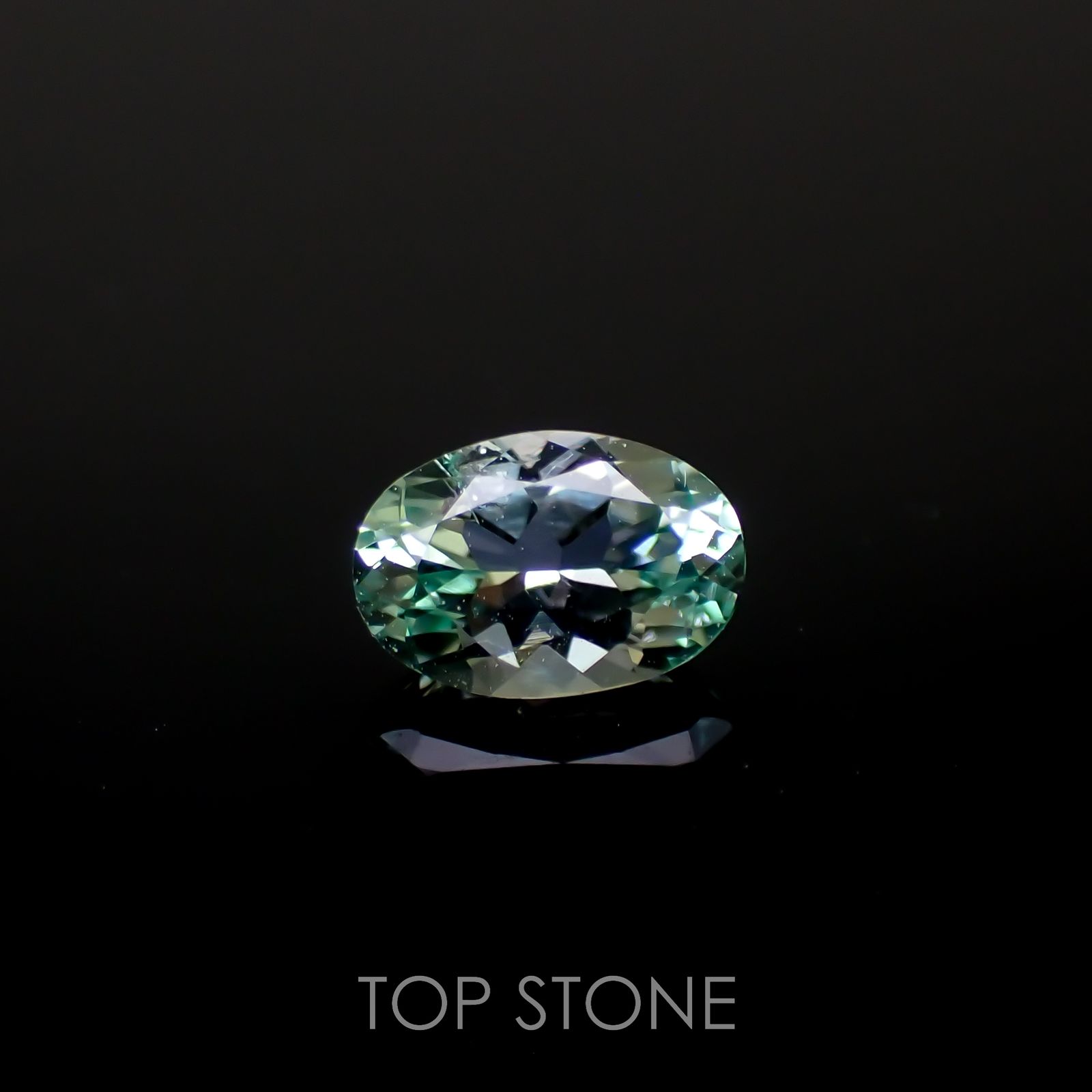 バナジウムコーネルピン(宝石名コーネルピン)タンザニア・タンガ州産 0.53ct 識別済[220716903]6.2x4.3mm前後