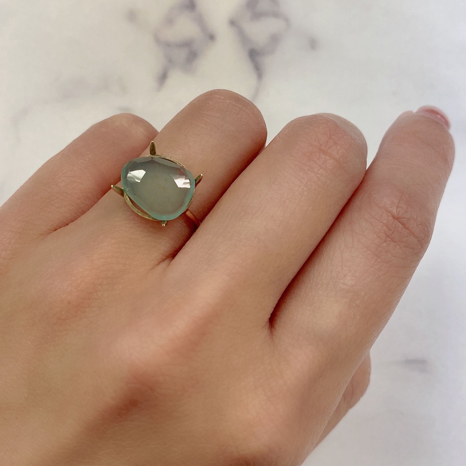 ◇フリーフォーム◇アクアプレーズ(宝石名ブルー グリーン・カルセドニー) 南アフリカ産 2.79ct 識別済[20021998]12.4×10.1mm前後