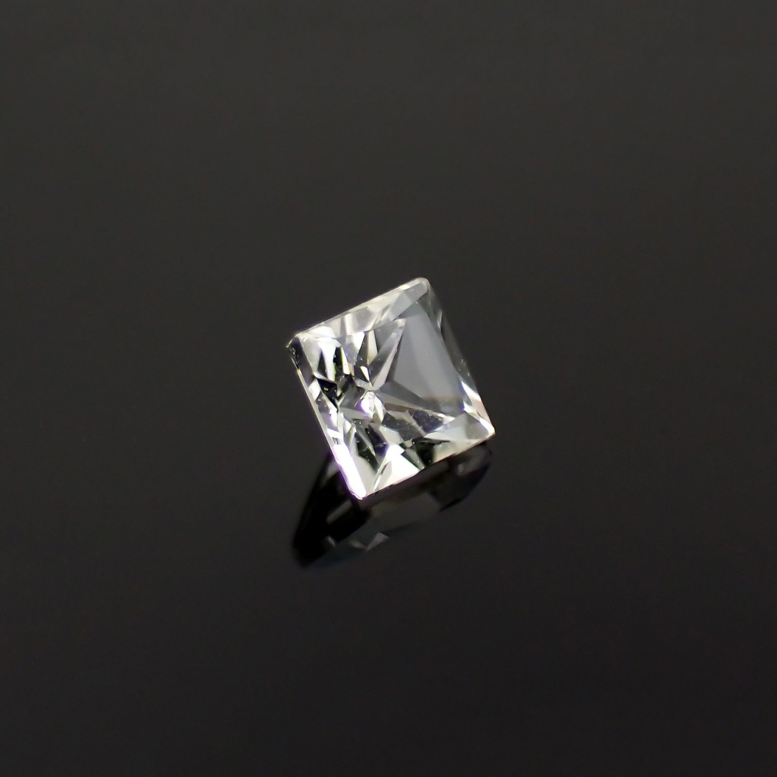 ◇プリンセスカット◇リューコガーネット ビルマ産 0.18ct [230923366]2.9x2.9mm前後