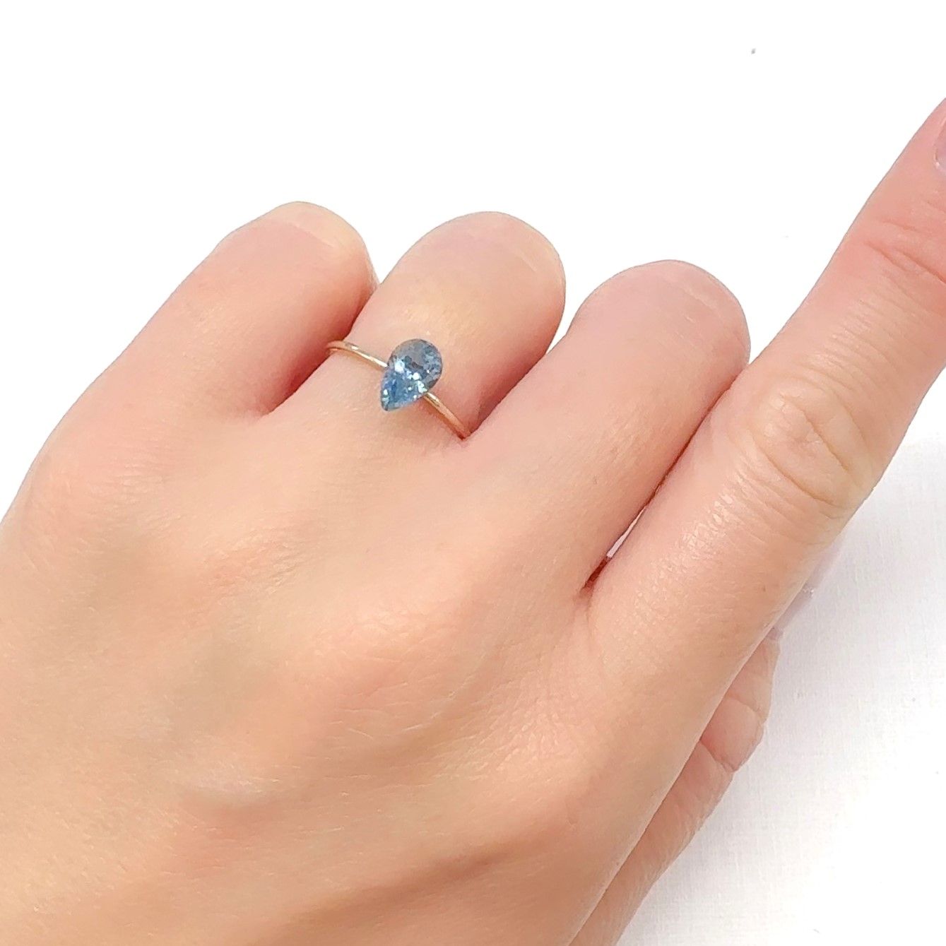 アクアマリン サンタマリアカラー マダガスカル産 0.74ct[240326969]7.8x5mm前後