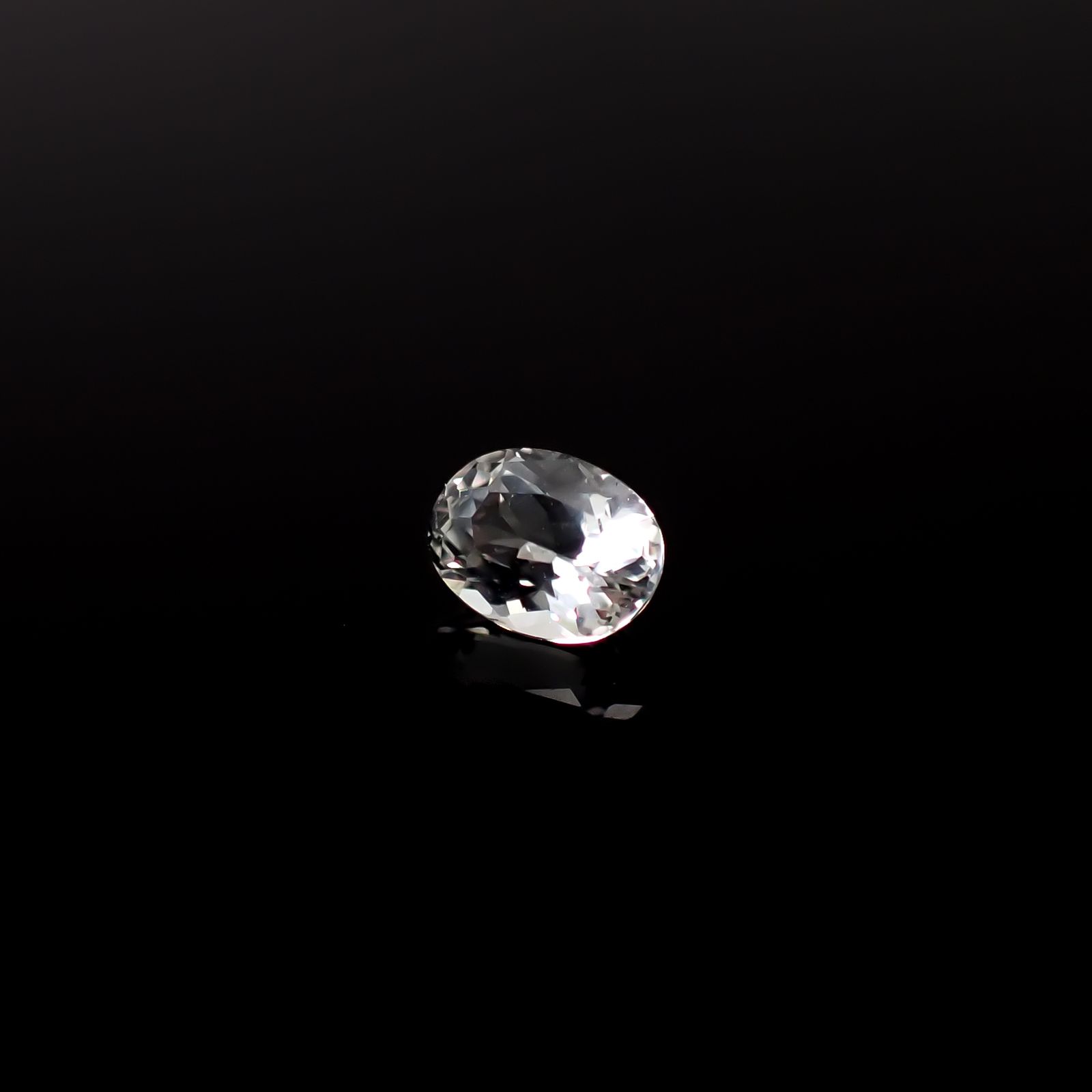 アクロアイト ナイジェリア産 0.35ct / 5.1x3.8mm前後 [251231359]