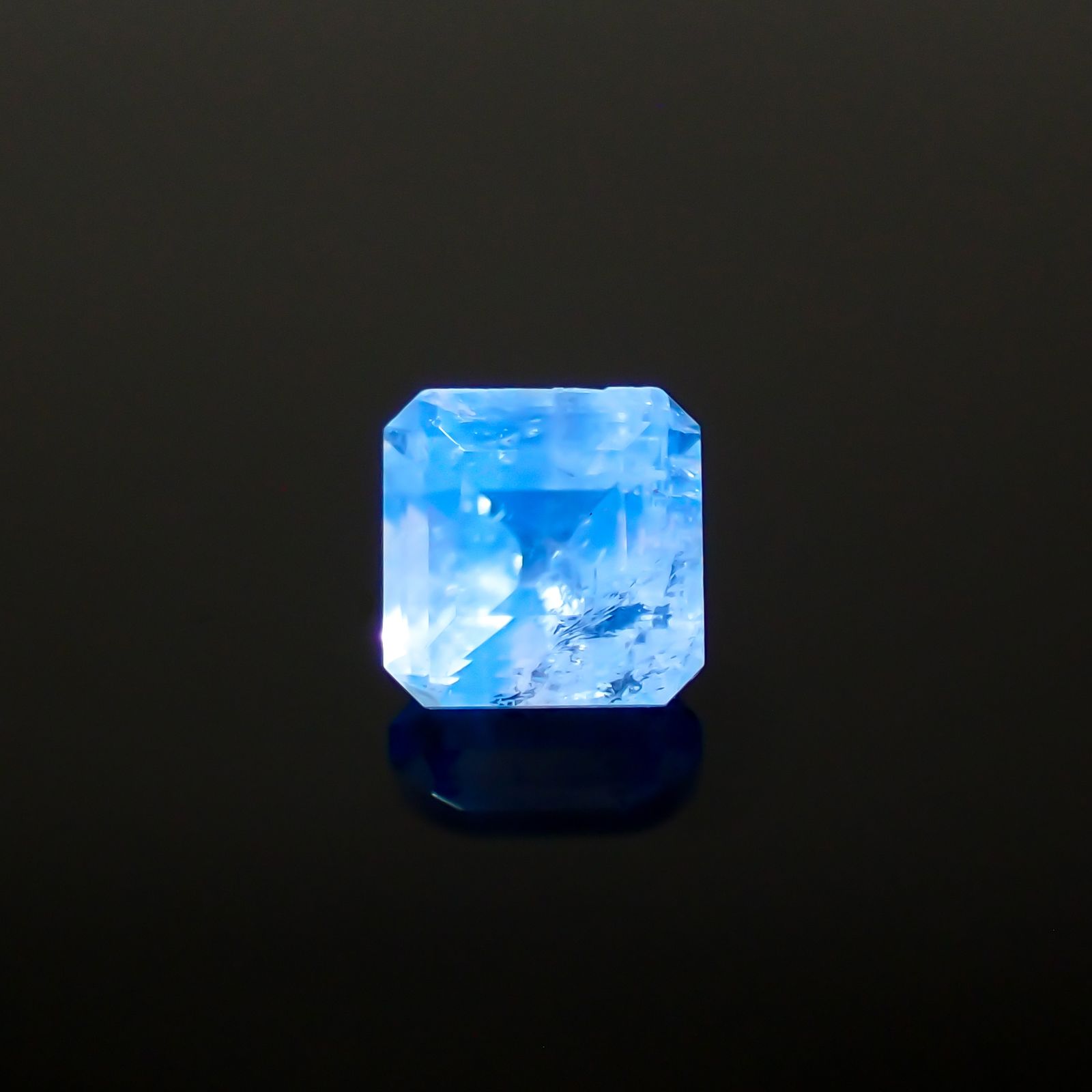 メライト(宝石名メライト)ハンガリー/ドイツ産 0.248ct ソ付(日独)[230823294]4.27x4.25mm前後