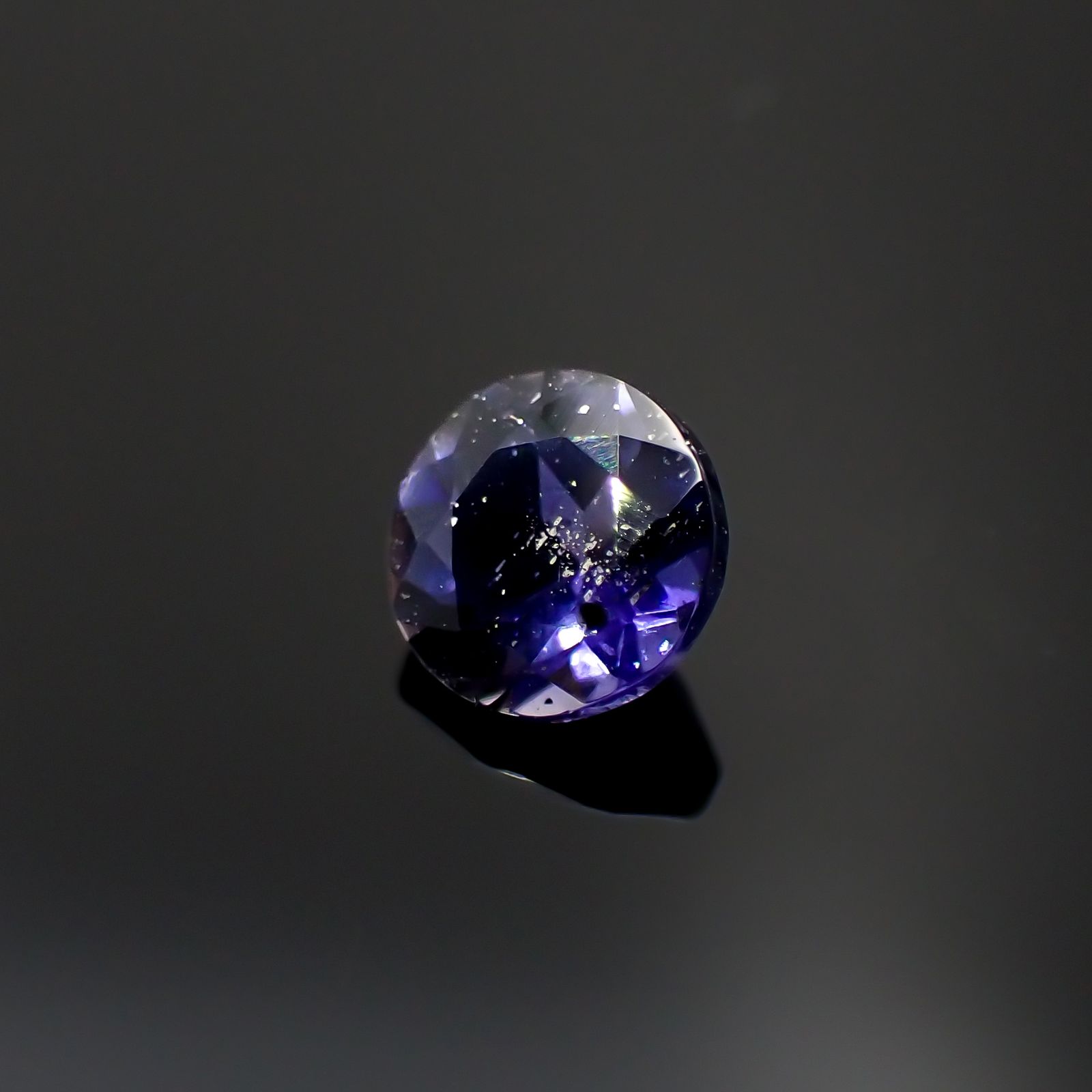 アイオライトサンストーン インド/ブラジル産 0.44ct[230923333]5.2x5.1mm前後