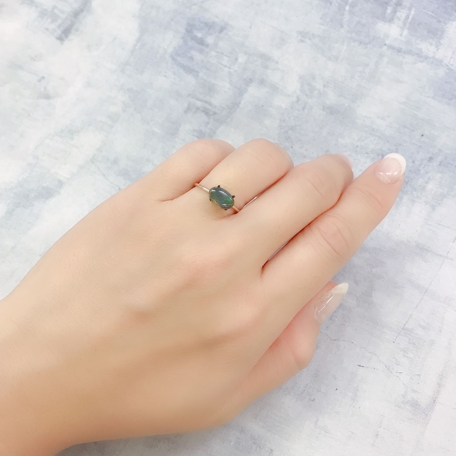 ブラックオパール(宝石名ブラック・オパール)オーストラリア産 0.74ct 識別済[220717013]8.8x5.8mm前後